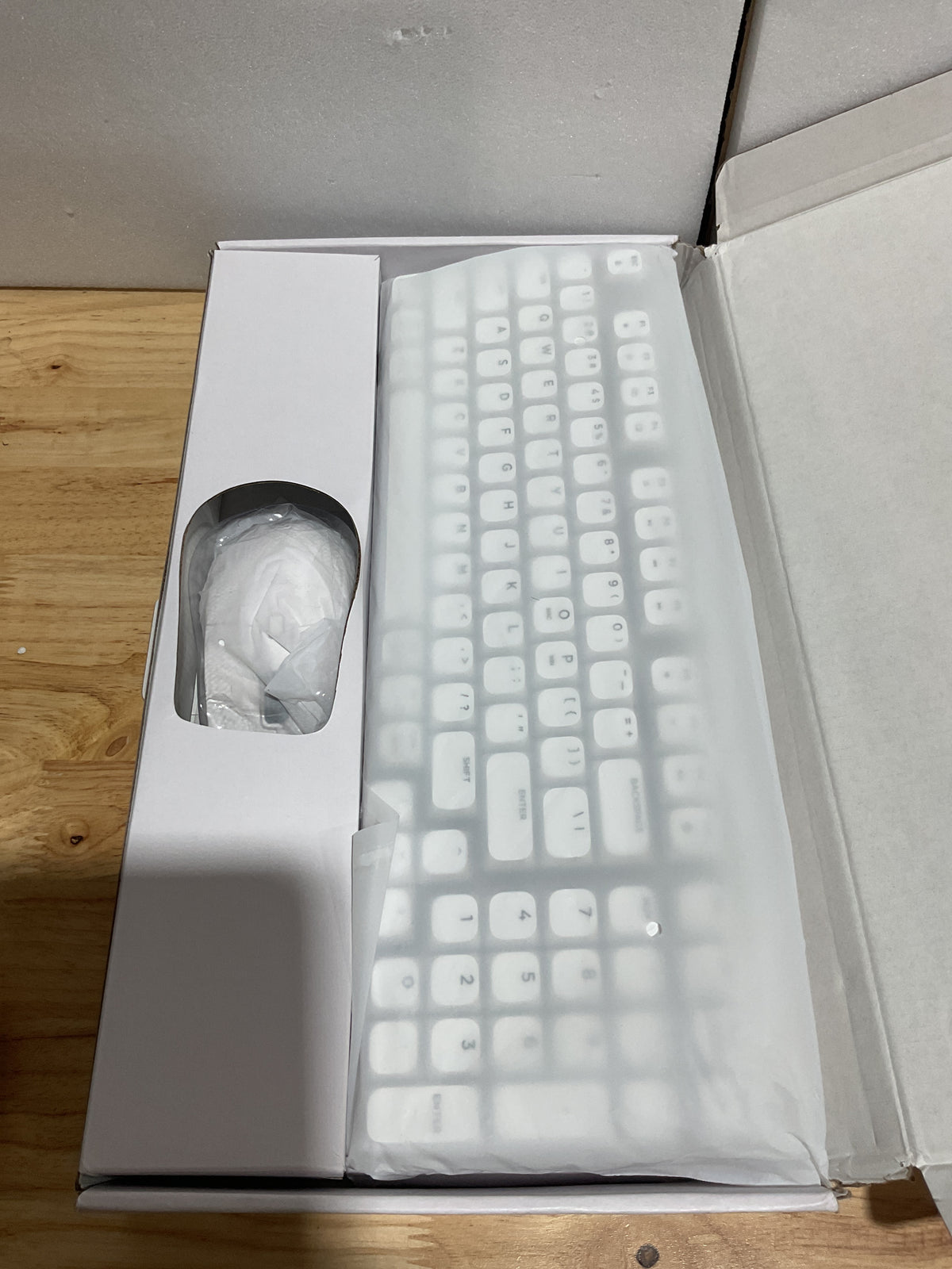 Combo Teclado Mecánico Inalámbrico y Mouse Silencioso LeadsaiL – 98 Teclas, Switch Red Low-Profile, 2.4GHz (Plateado)