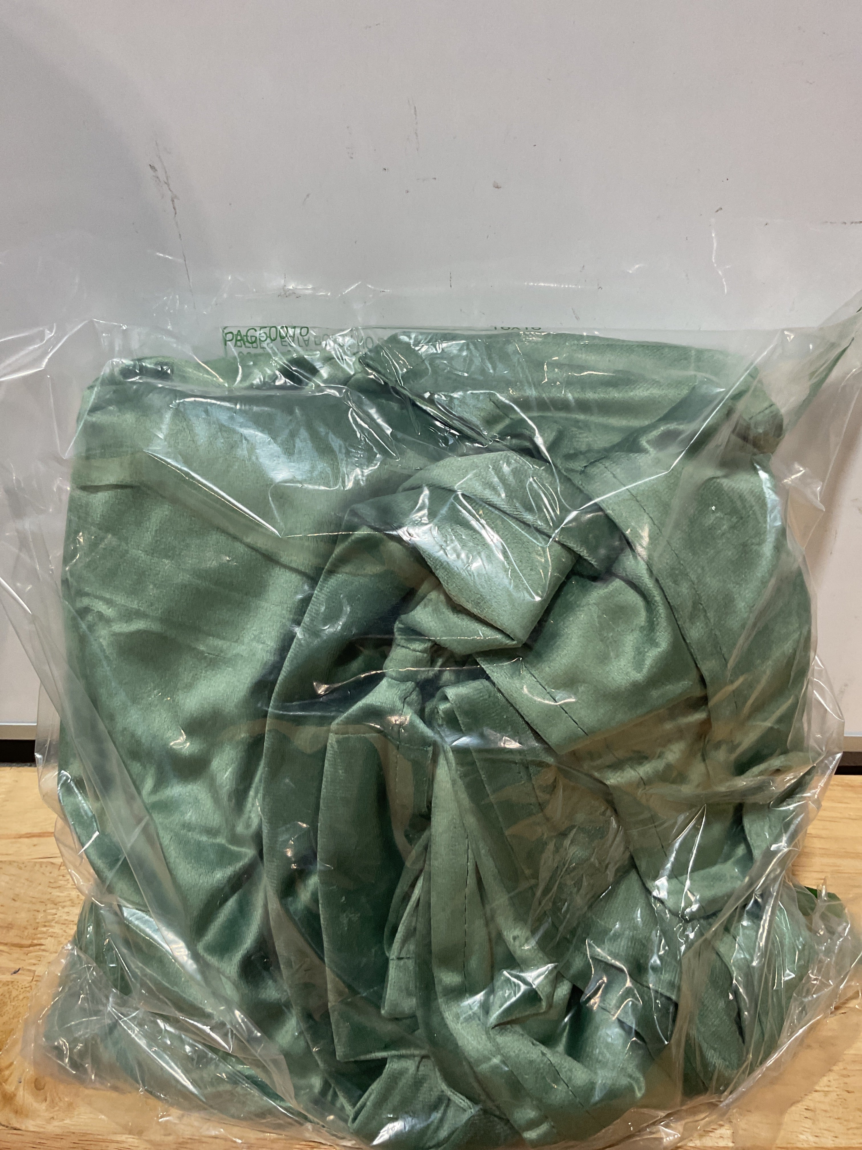 Cortinas de Terciopelo Yakamok 84 Pulgadas — Verde Salvia, Oscurecimiento, 2 Paneles