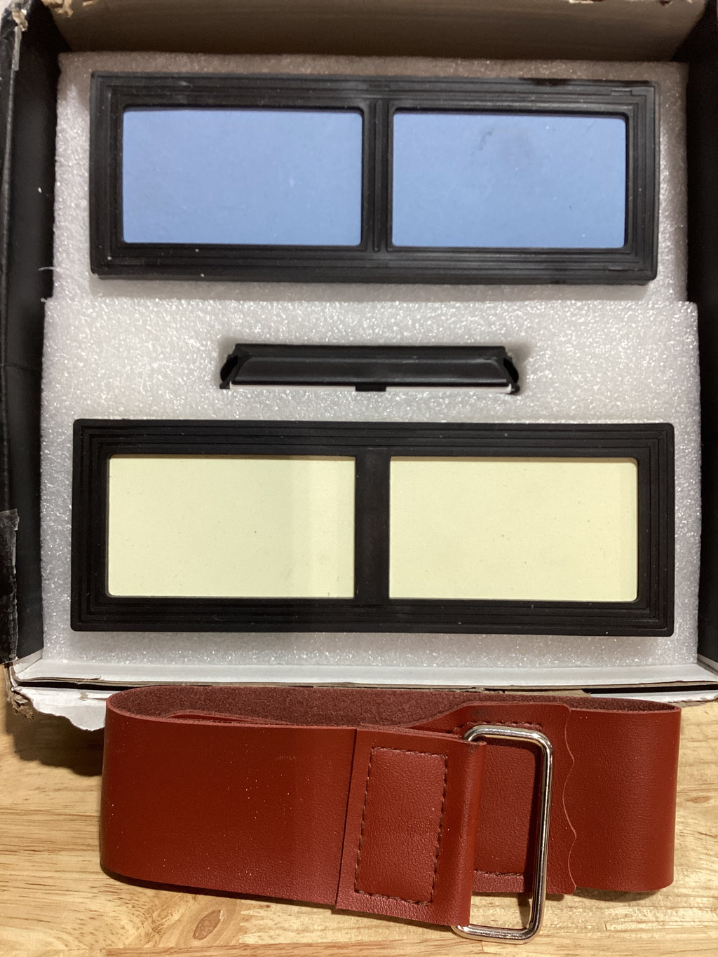 Intelitopia Set Completo de Piedras para Afilar Cuchillos – Whetstone Doble Grano 400/1000 y 3000/8000 con Strop de Cuero, Piedra Niveladora, Base de Bambú y Guía de Ángulo