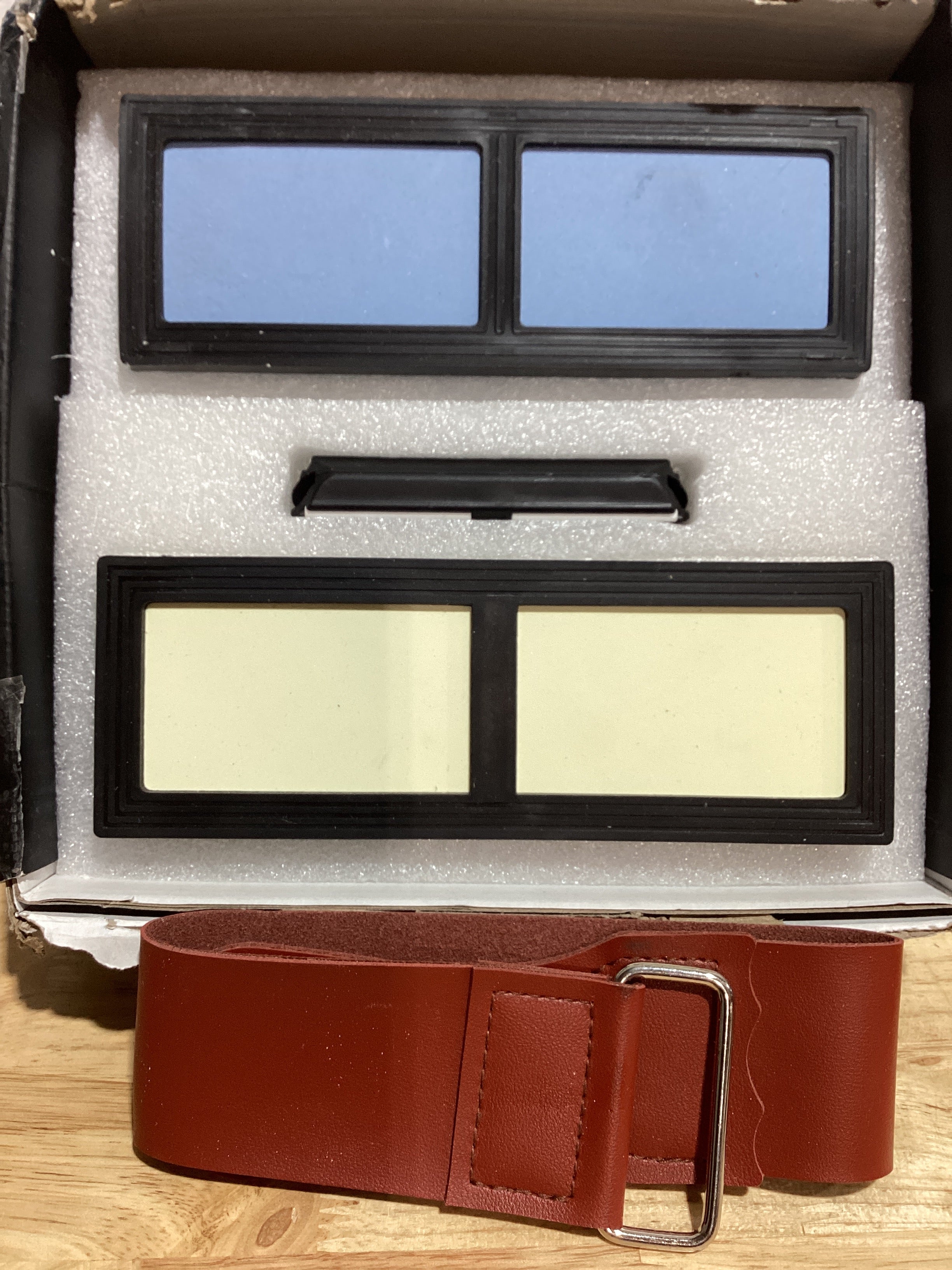 Intelitopia Set Completo de Piedras para Afilar Cuchillos – Whetstone Doble Grano 400/1000 y 3000/8000 con Strop de Cuero, Piedra Niveladora, Base de Bambú y Guía de Ángulo