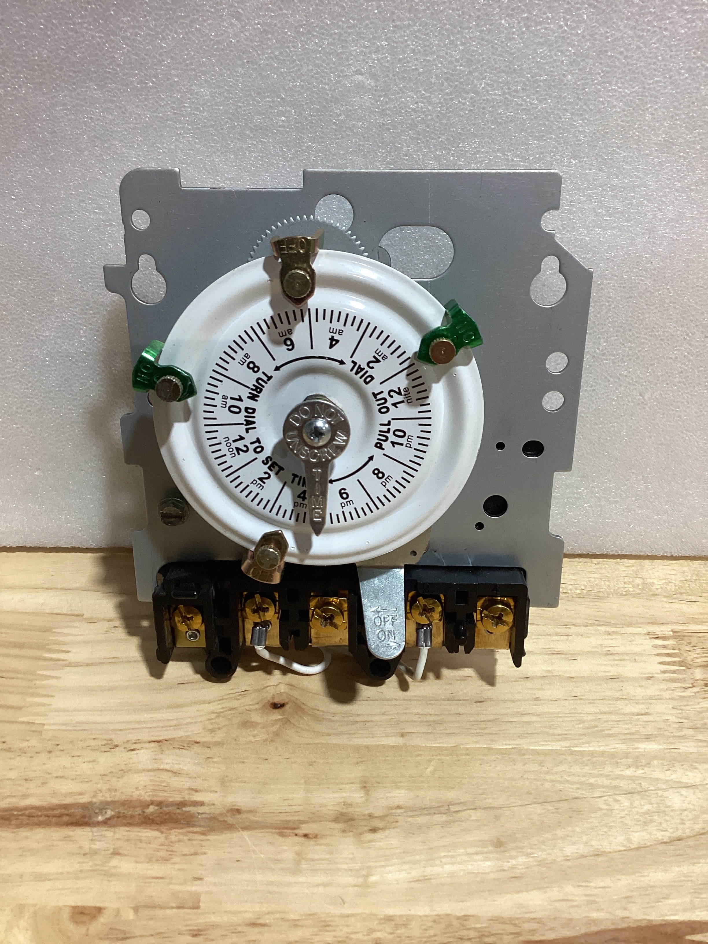 Interruptor temporizador electromecánico T104M Anulación manual de programación versátil, 1-12 ciclos por día