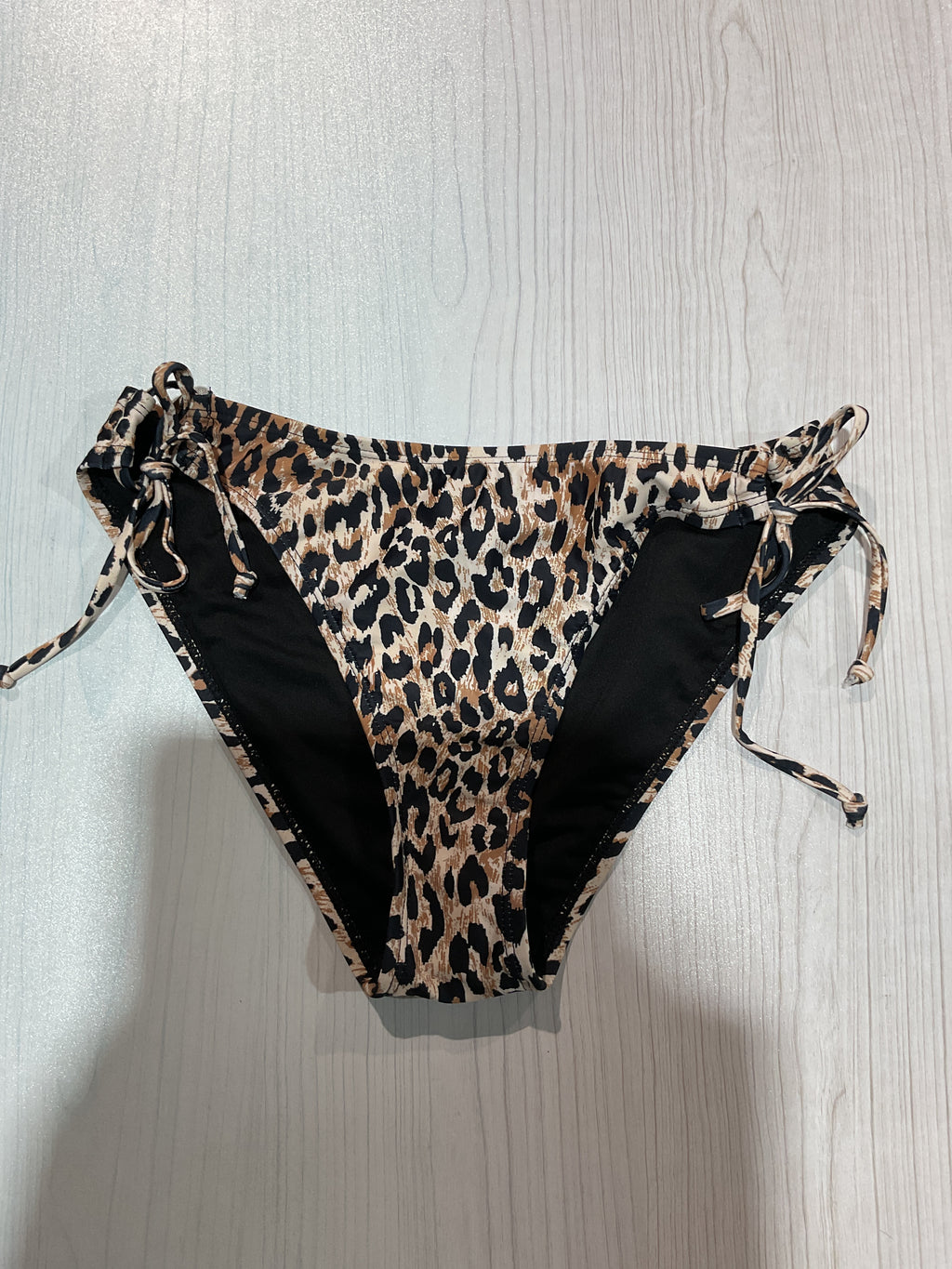 Bottom bikini animal print con lazos laterales talla M ZMART