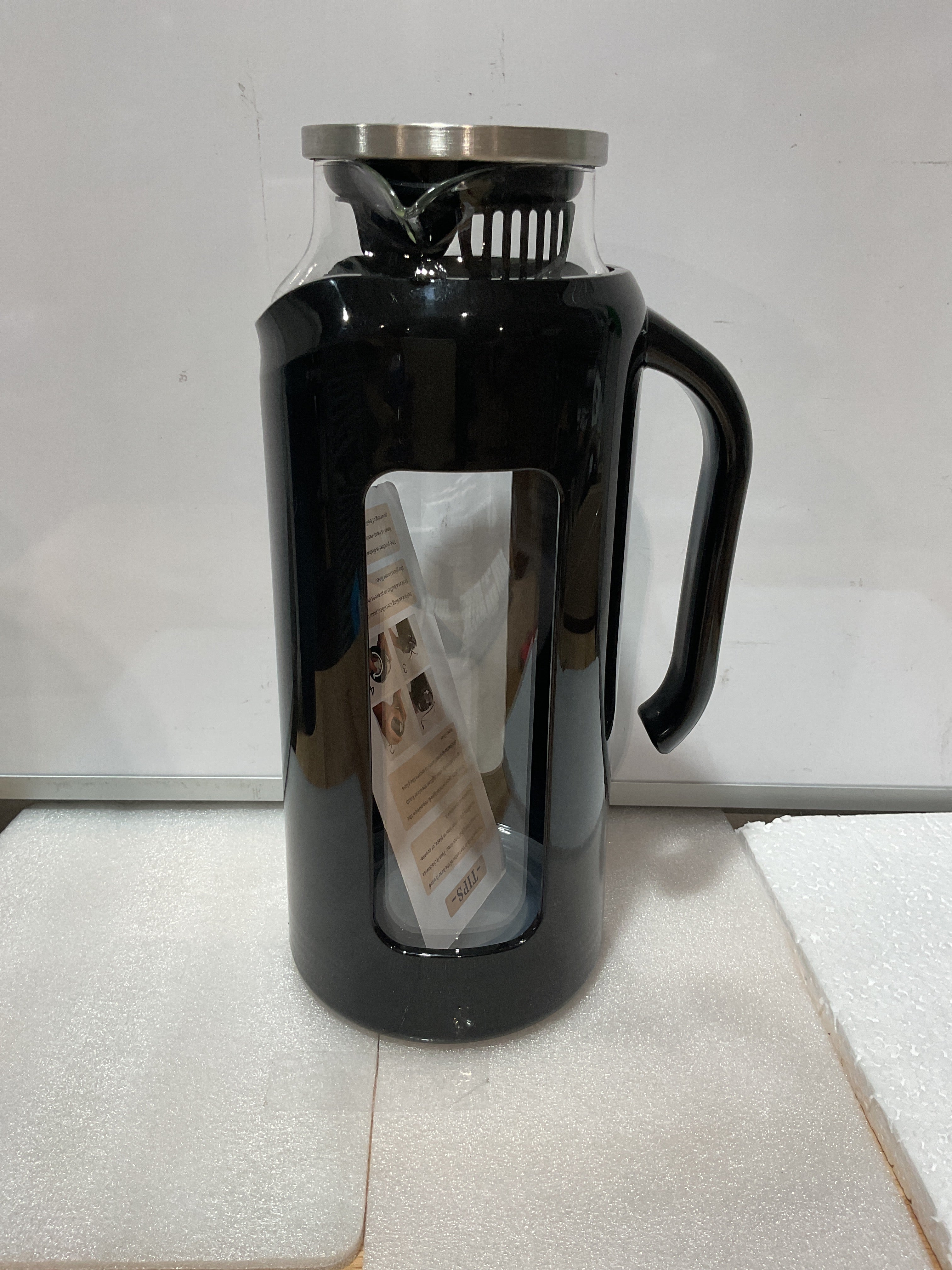 Jarra de Vidrio Delove 2L con Tapa y Cubierta Irrompible – Borosilicato Resistente al Calor, Negro
