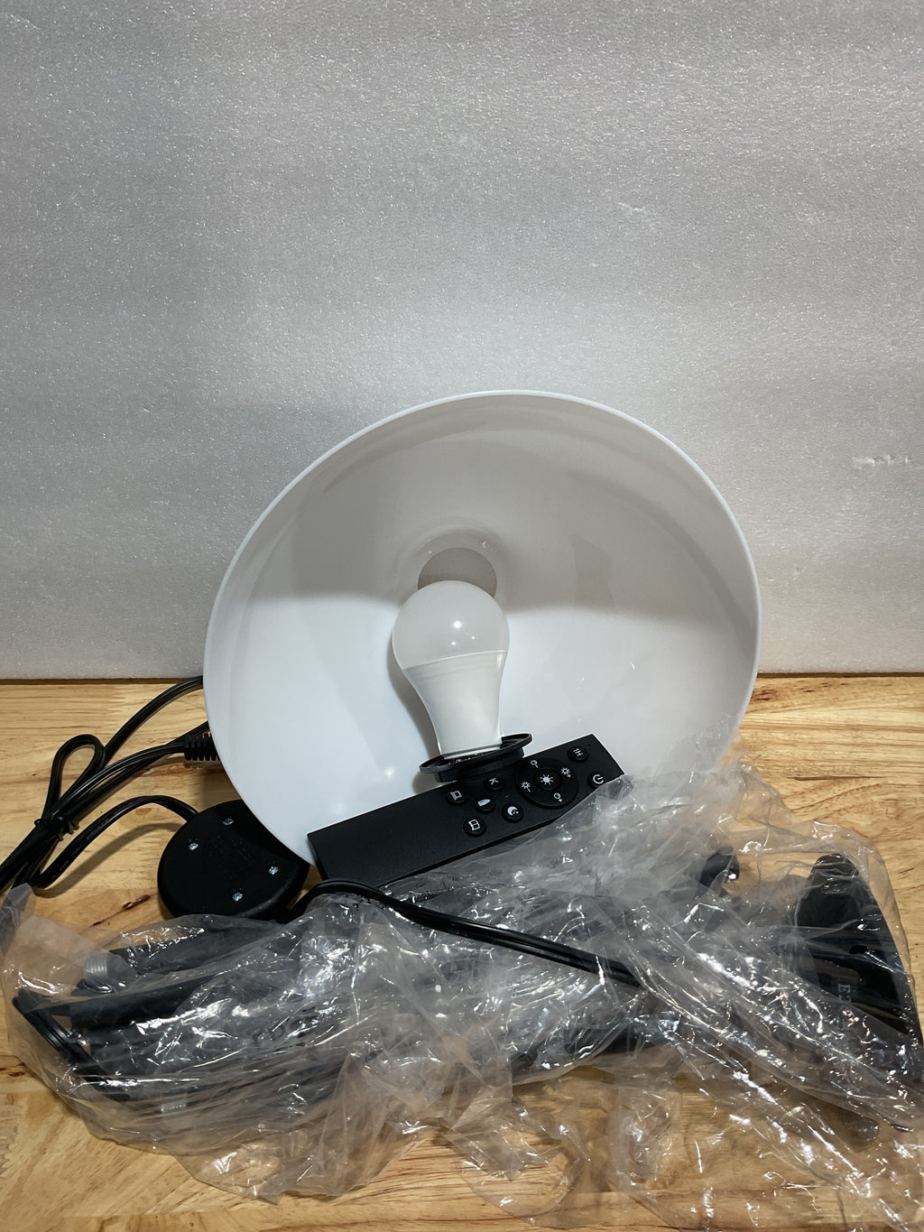 Lámpara de Pie PESRAE con Control Remoto – Temperatura e Intensidad Regulables, Bombilla Incluida – Negro Mate
