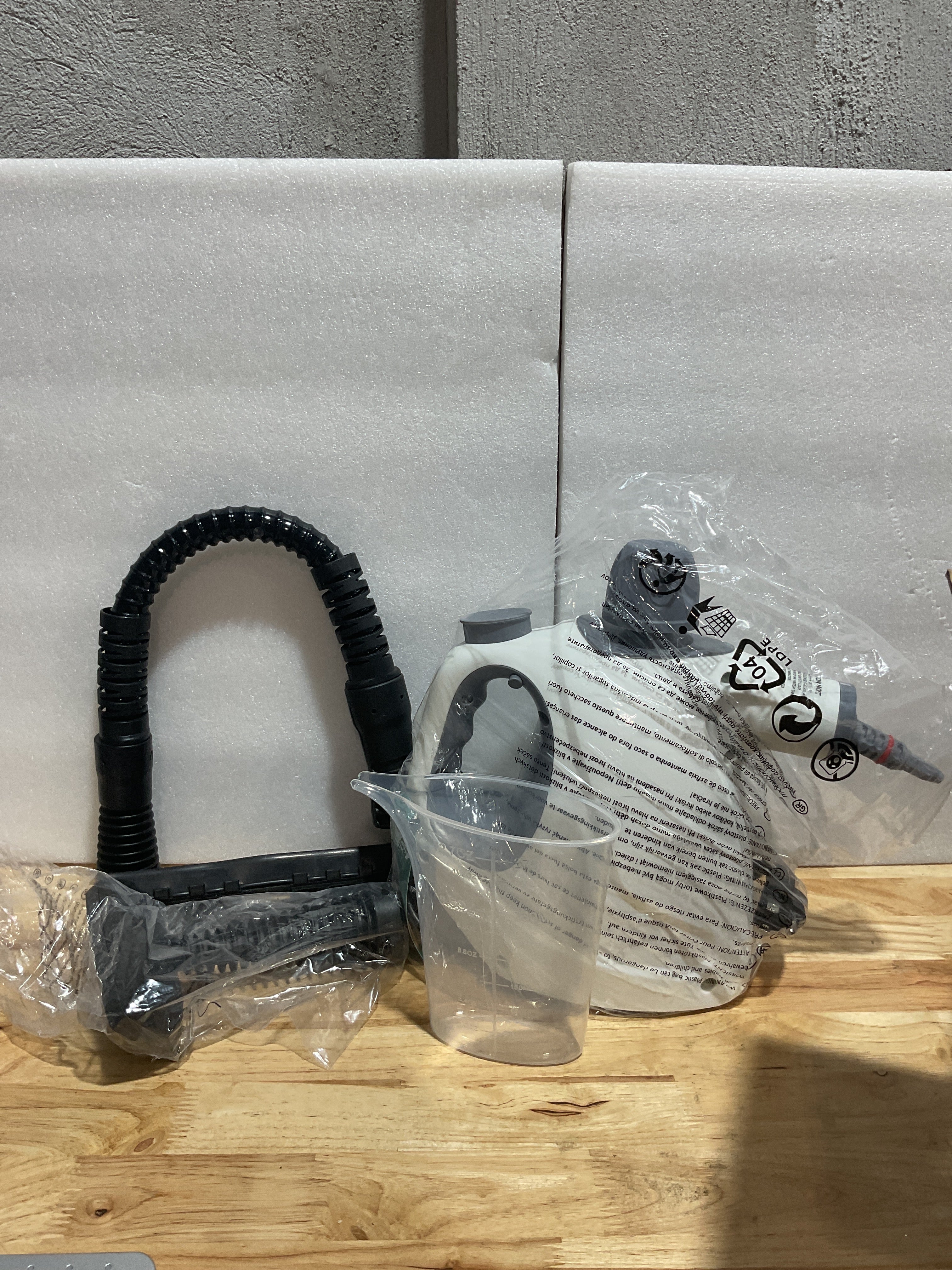 Limpiador a vapor portátil multisuperficie a presión con 11 accesorios, vaporizador portátil manos libres de 453 ml para limpieza, limpiador a vapor multiusos para hogar, tapicería, coche, suelos, juntas y más. 