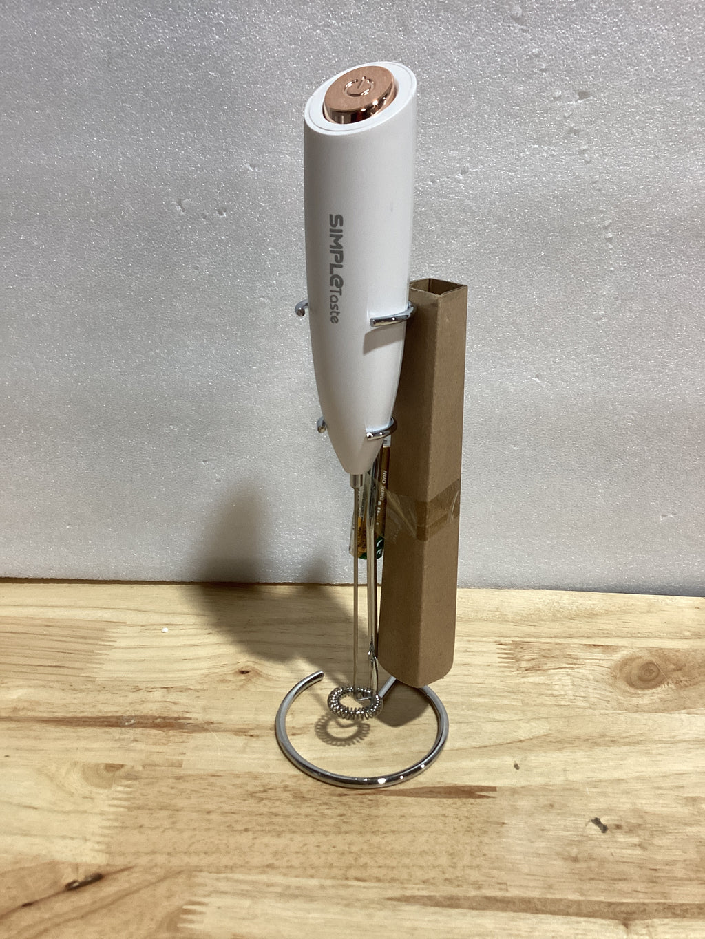 Espumador de Leche SIMPLETASTE — Batidor Eléctrico Manual con Batidor de Acero Inoxidable y Soporte