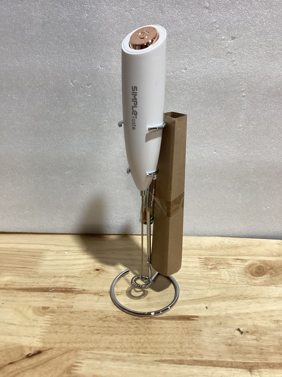 Espumador de Leche SIMPLETASTE — Batidor Eléctrico Manual con Batidor de Acero Inoxidable y Soporte