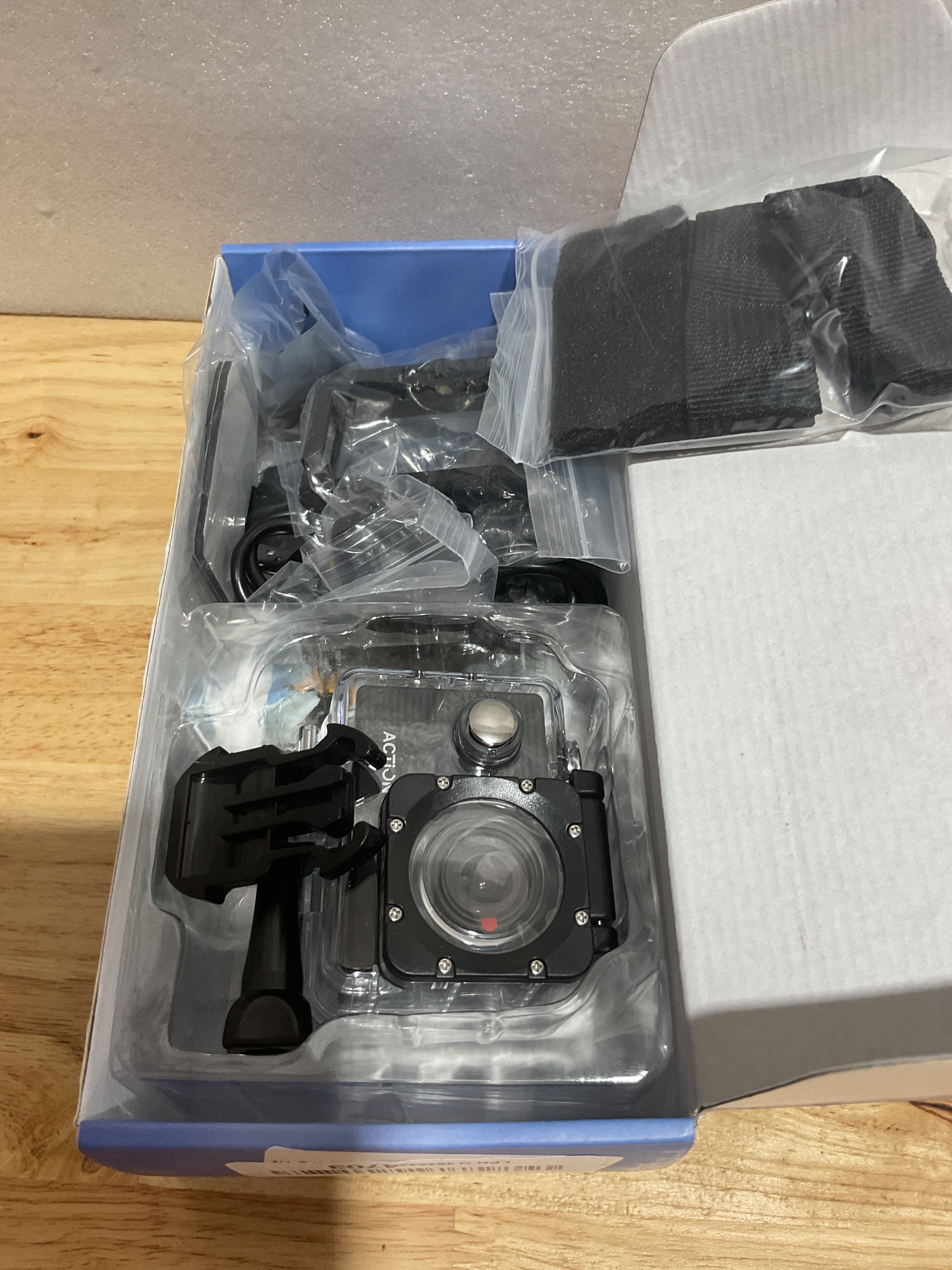 Cámara de Acción Jadfezy FHD 1080P 12MP – Sumergible 30M con 2 Baterías y Kit de Accesorios