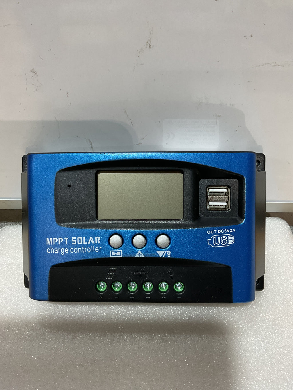 Controlador de Carga Solar MPPT SolaMr 30A – 12V/24V con Pantalla LCD y USB Dual