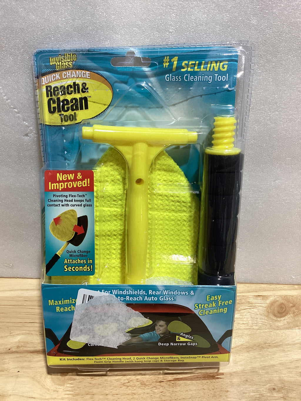 Invisible Glass 95160 - Kit de herramientas de limpieza de parabrisas Reach & Clean con mango extensible, (2) microfibras reutilizables de cambio rápido y bolsa de almacenamiento para parabrisas