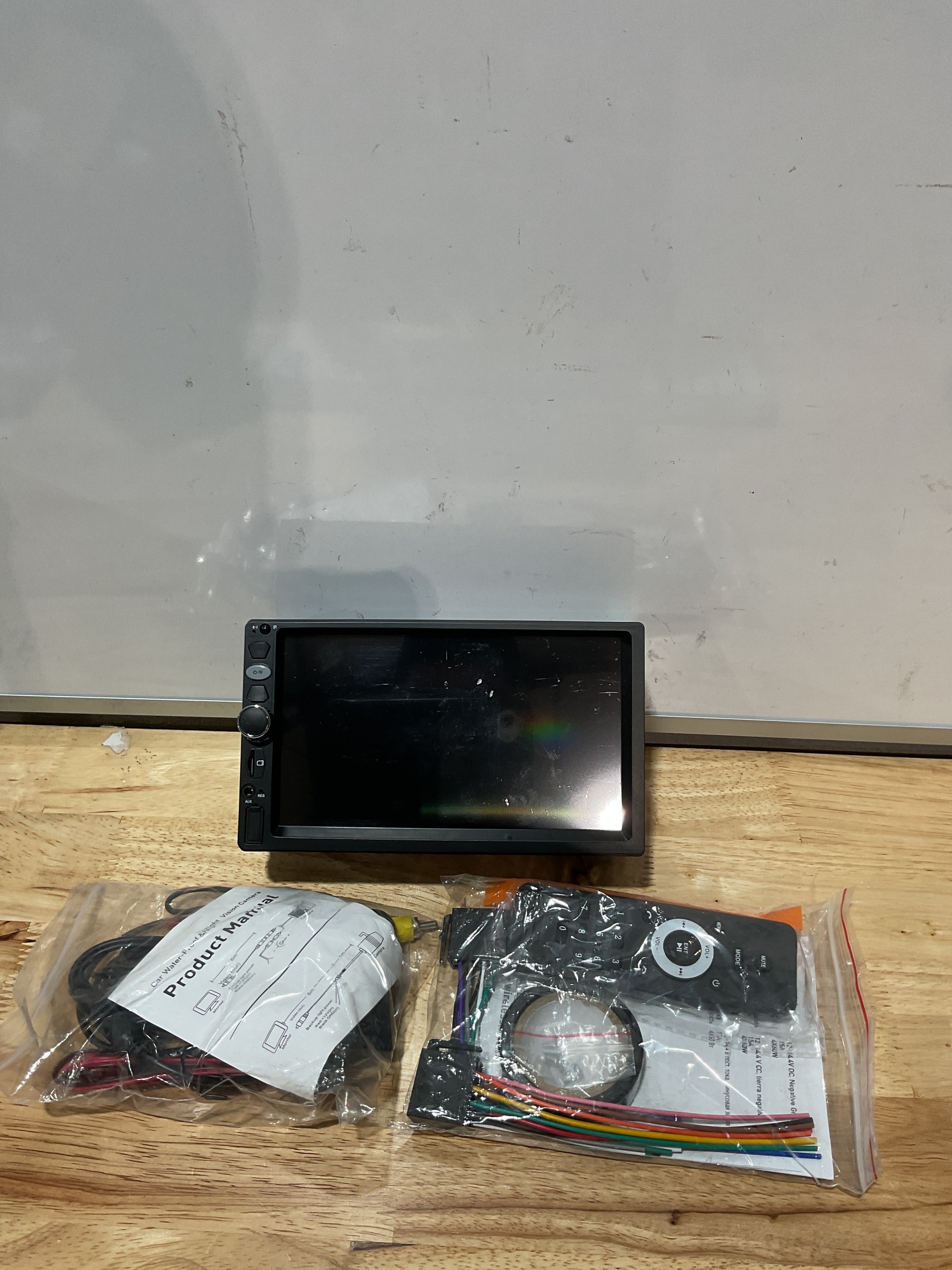 Radio de Auto Doble DIN 7" con Apple CarPlay, Bluetooth y Cámara de Reversa – 240W