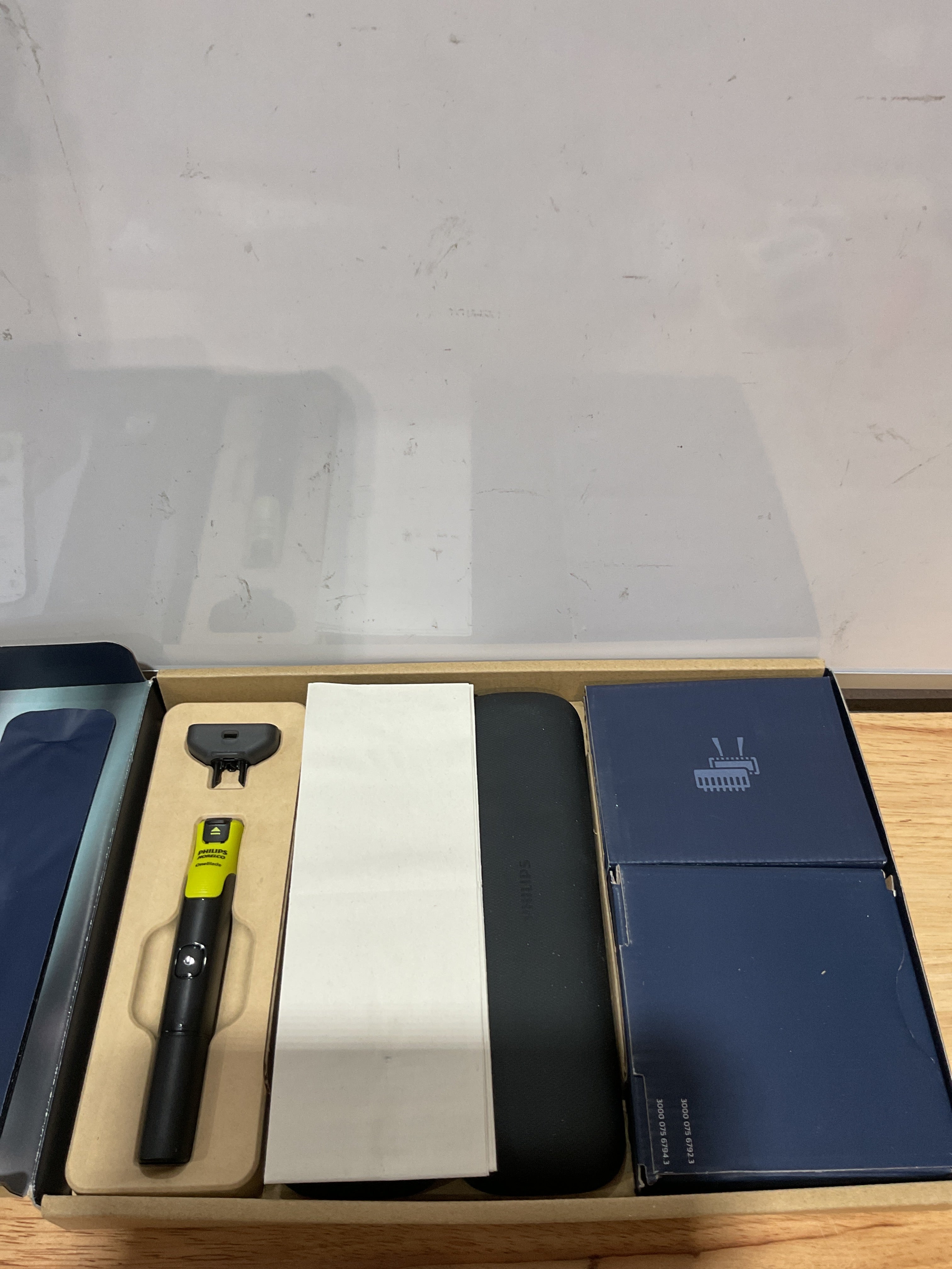 Philips Norelco OneBlade 360 Face + Body | Afeitadora y Recortadora Eléctrica con Estuche de Viaje