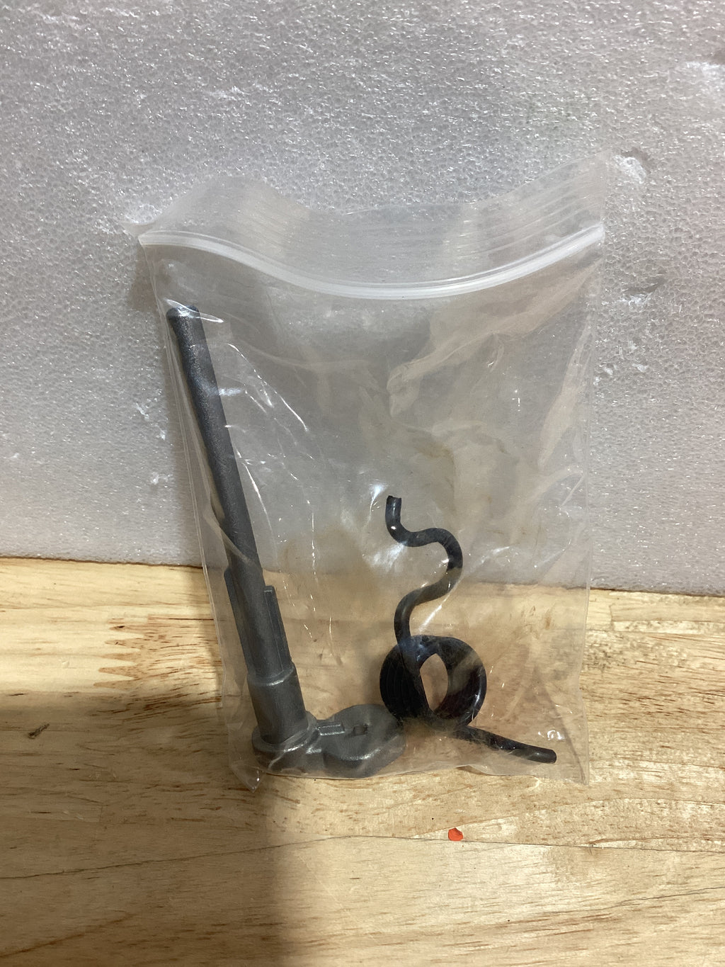 Pin y Resorte de Bisagra para Tapa de Tanque de Combustible Metal | Compatible con 2019