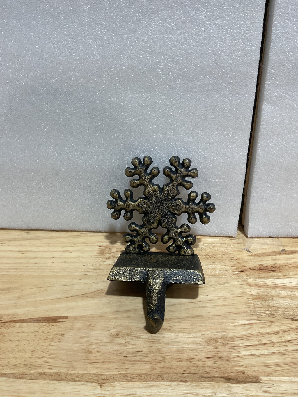 Ganchos para Medias Navideñas Copo de Nieve – Set de 4 Piezas en Hierro Fundido para Chimenea