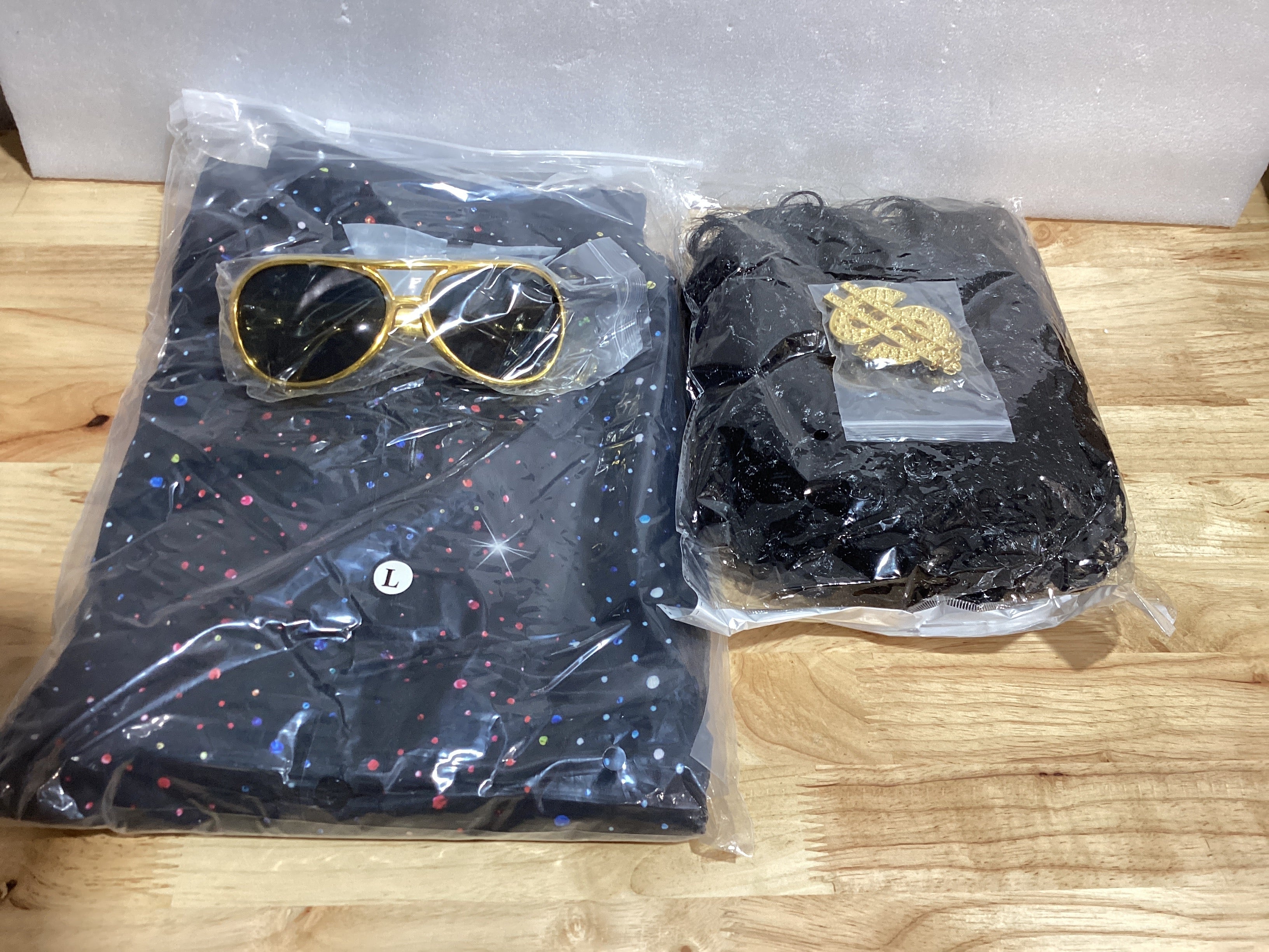 KDAFJLKD Set de 6 Piezas Disfraz Disco de los 70s para Hombre – Pantalones Acampanados, Camisa Retro, Peluca, Lentes, Bigote y Collar, Negro Talla L