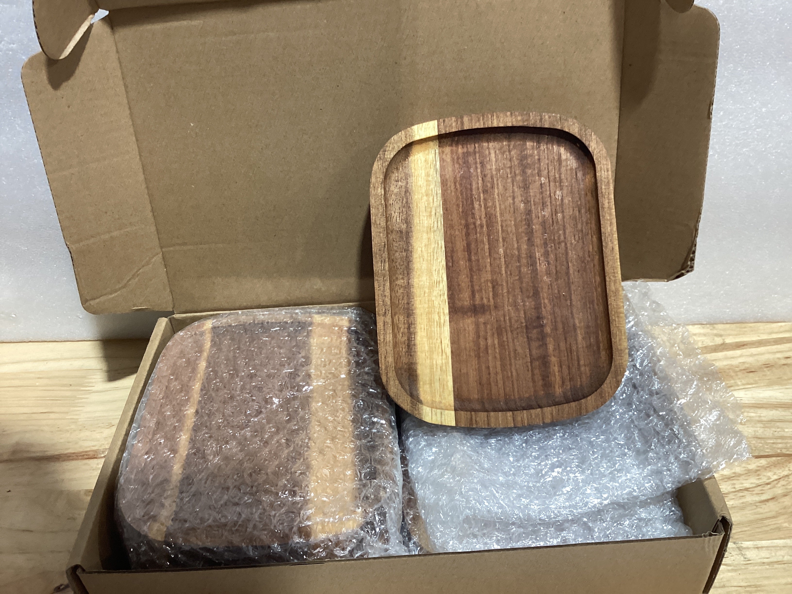 Honeydak 4 piezas de soporte para cucharas de madera de acacia para estufa, hecho a mano, de madera lisa, soporte para cucharones, pinzas, accesorios de cocina, regalos de inauguración de la casa, 5.9 x 4.5 pulgadas