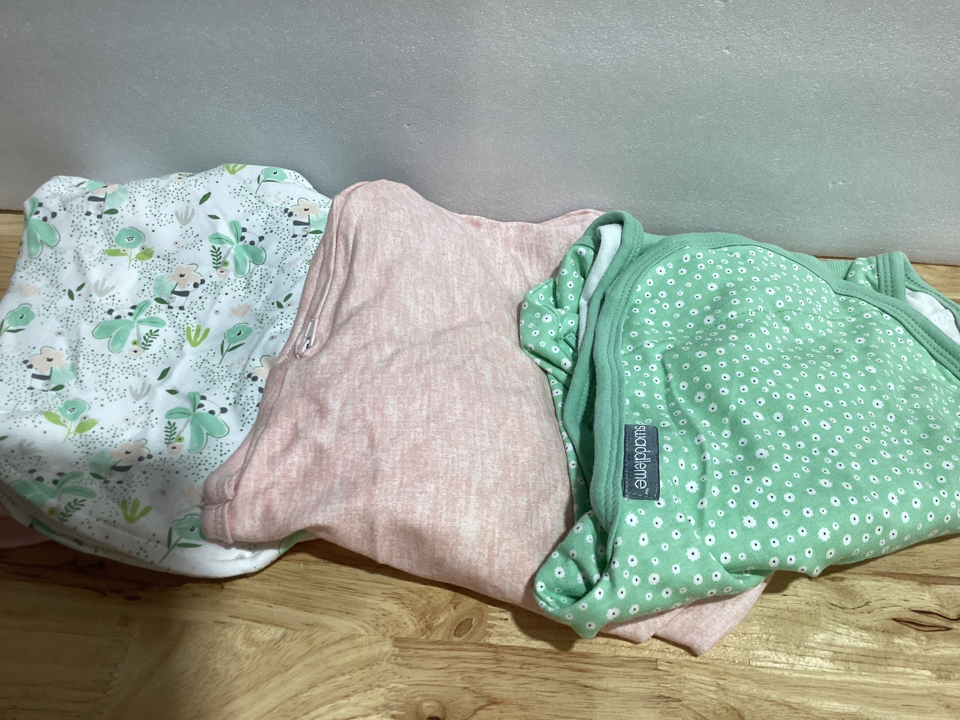 SwaddleMe - Envoltura para cambio fácil de pañal – Talla Chica/Mediana, de 0 a 3 meses, paquete de 3 (abejas pequeñas)