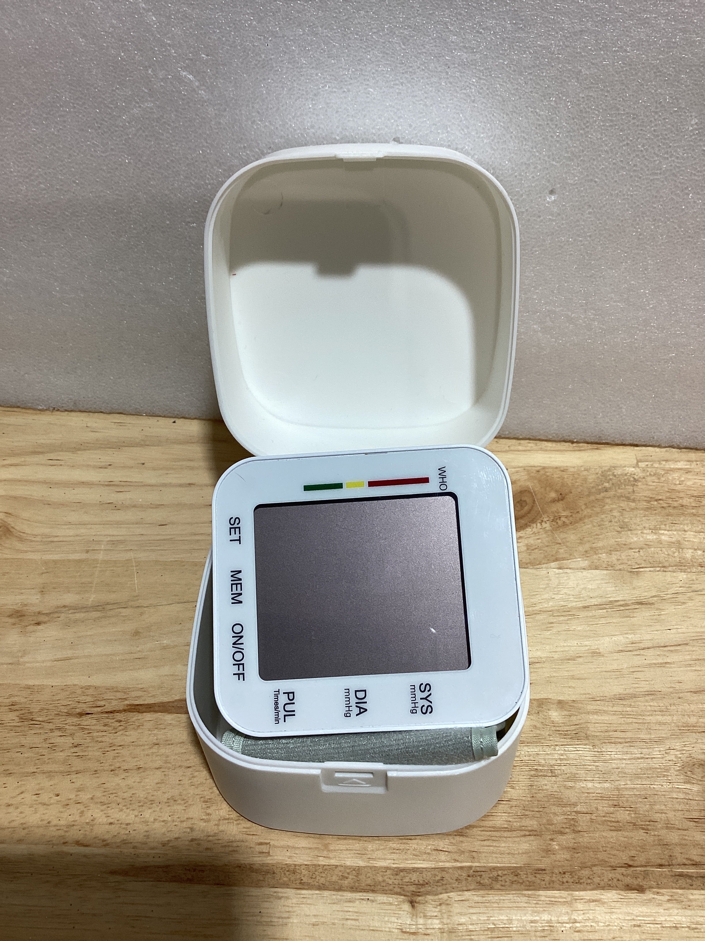 MMIZOO Monitor de Presión Arterial de Muñeca con Pantalla LCD — Memoria 99x2, Estuche Incluido (W1681)
