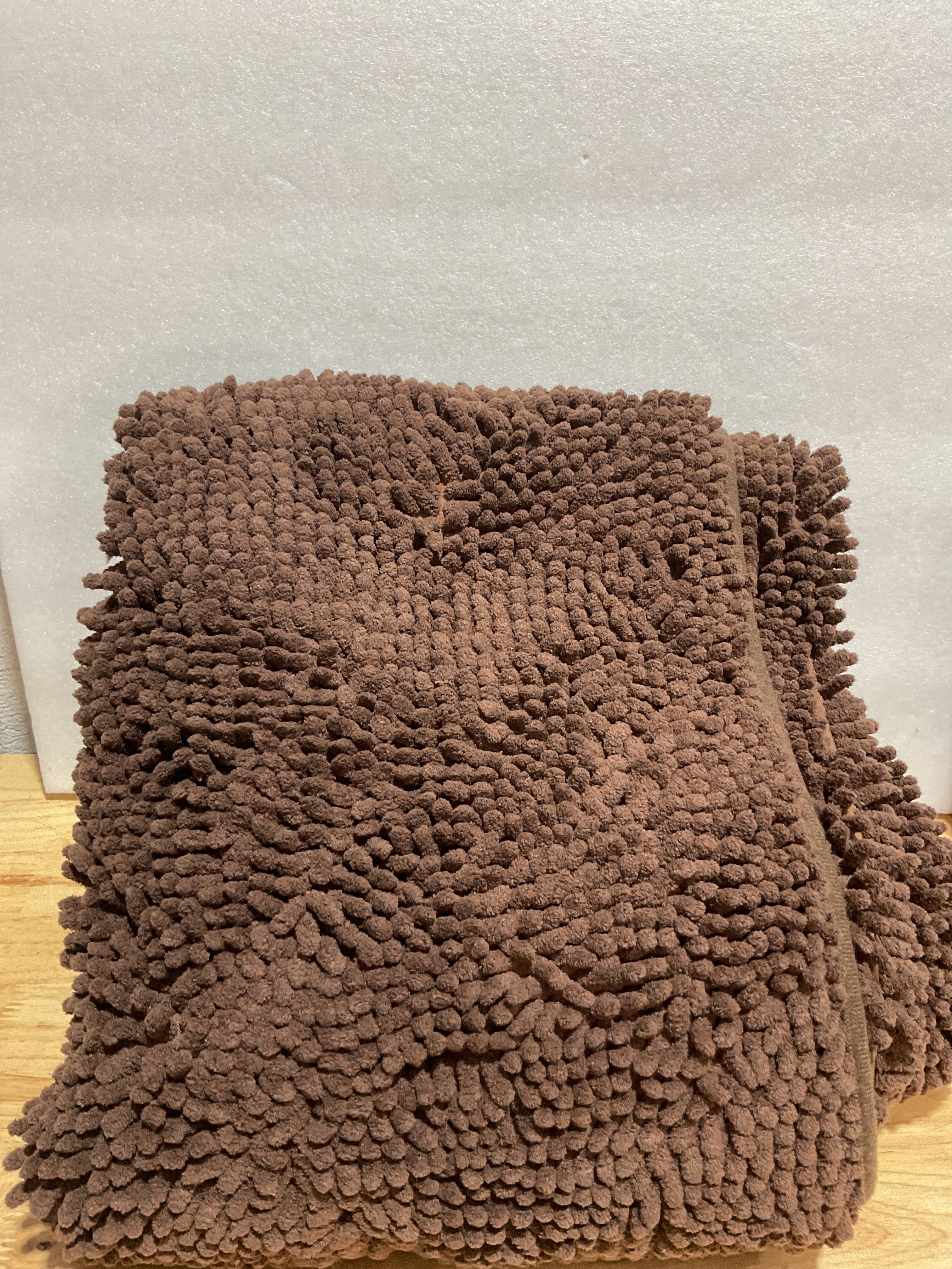 Tapete Smiry para Patas Sucias de Perros — Chenille Absorbente 47x32, Antideslizante y Lavable, Color Café