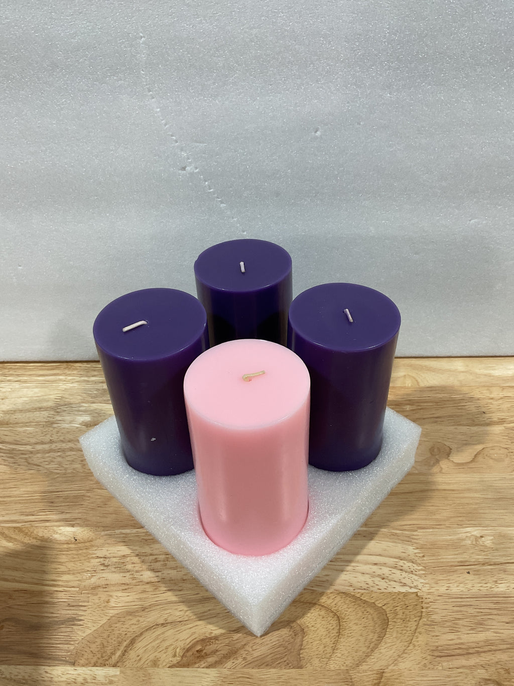 Mega Candles - Juego de 4 velas de Adviento navideñas sin aroma, cera premium vertida a mano, redonda, de 7,6 x 15,2 cm, para festividades, ocasiones especiales, eventos, festividades, devocionales, iglesias, coronas y regalos. 