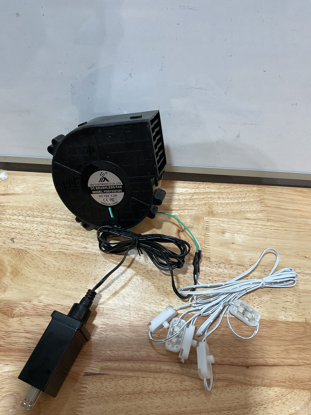 1 soplador de aire para inflables, 12 V, 1.5 A, repuesto resistente a la intemperie, ventilador inflable con 5 luces LED y adaptador de 12 V 2.0 A para decoraciones inflables de 9/10/12/14 pies