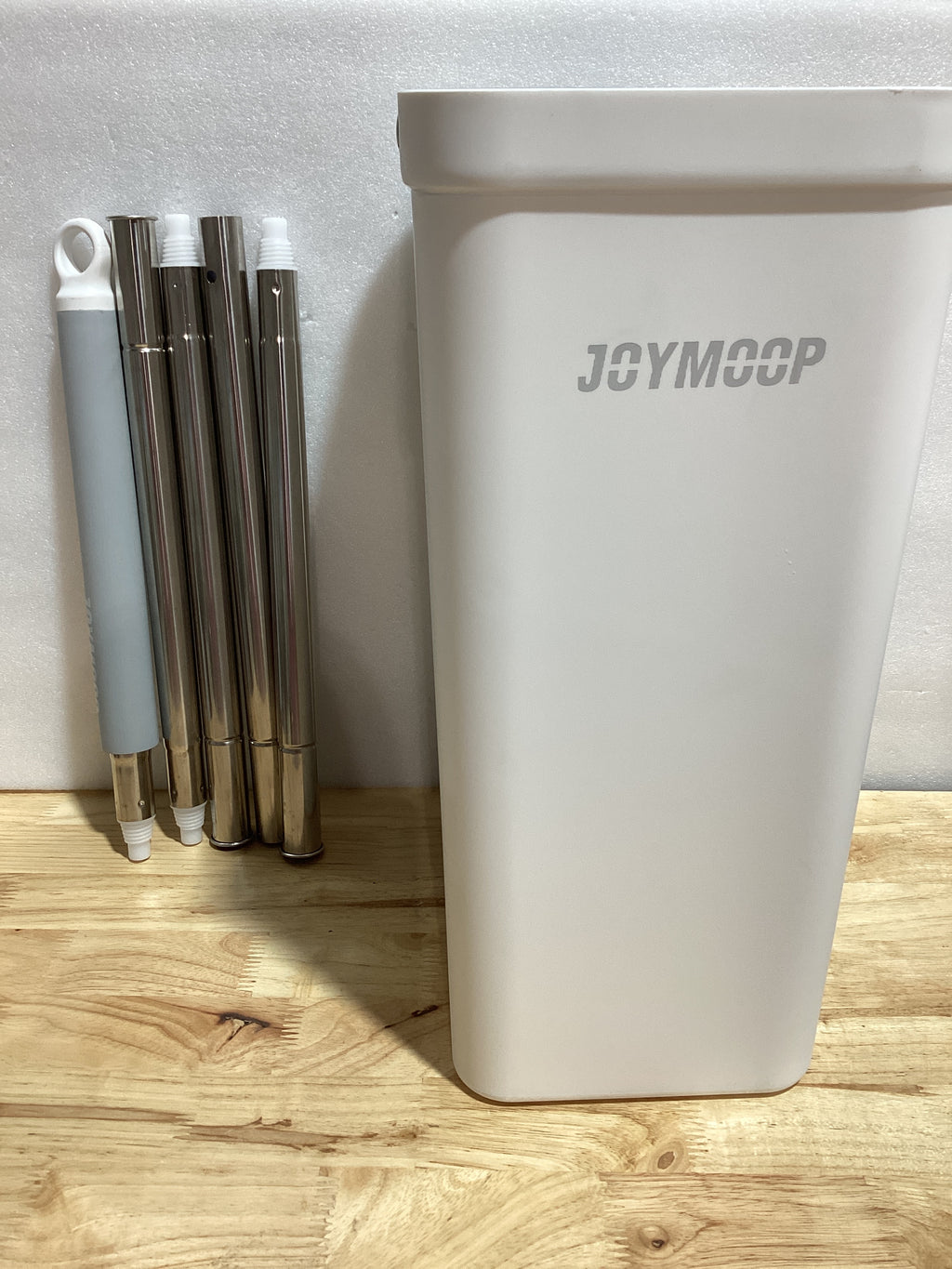 JOYMOOP Set de Trapeador Plano y Balde con Escurridor – Mango Largo y 4 Paños de Microfibra