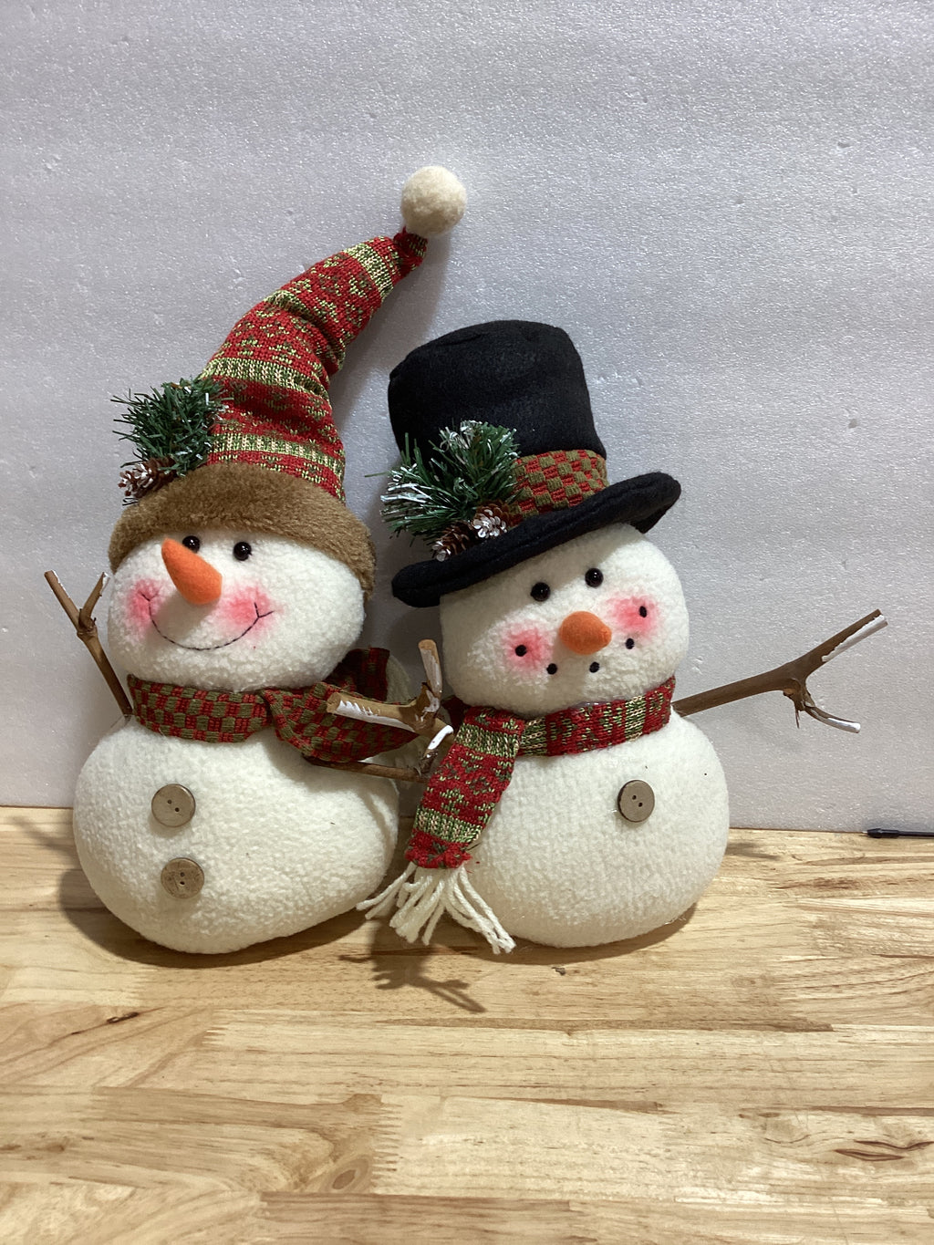 2 Muñecos de Navidad de Felpa – Decoración Navideña Premium