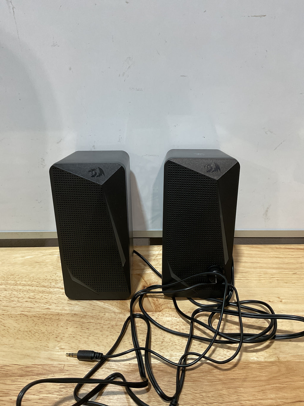 Parlantes de Escritorio Redragon GS510 RGB 2.0 con Bajo Mejorado y Control de Volumen