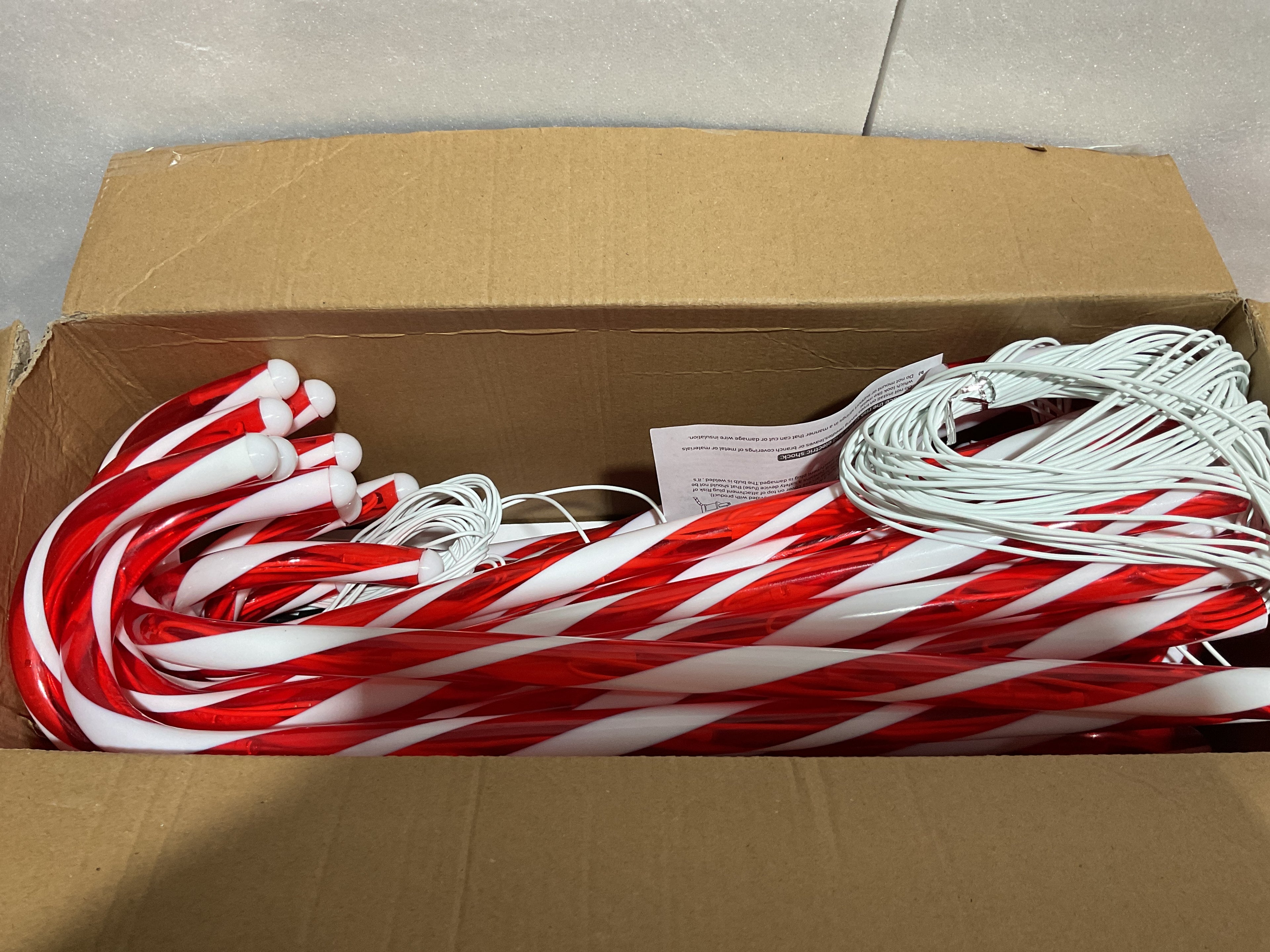 Luces Candy Cane para Jardín 17" – Pack de 24 Unidades con LED Rojo