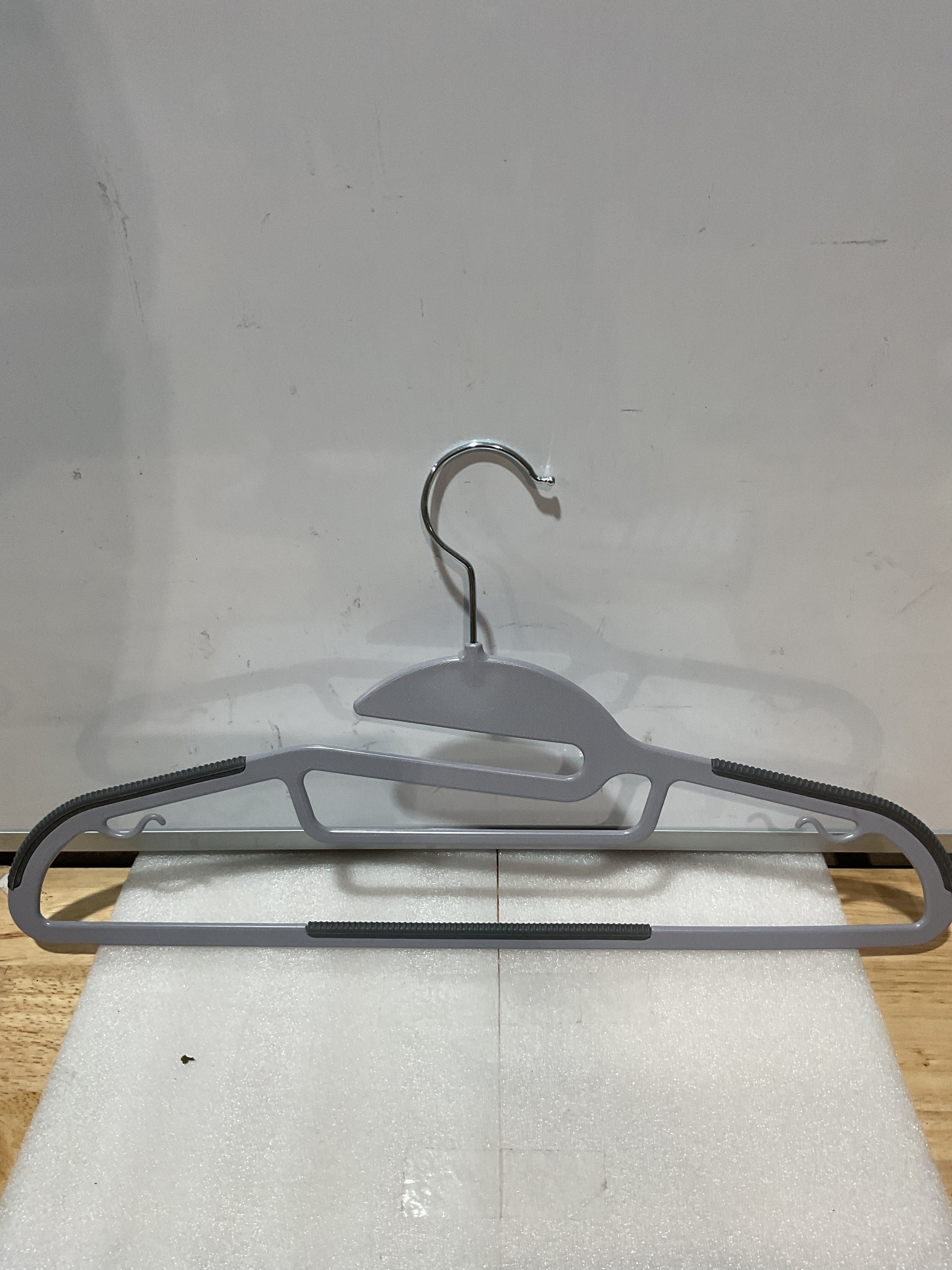 Ganchos para Ropa BAGAIL 50 Piezas – Antideslizantes, Gancho Giratorio 360°, Ahorra Espacio en Closet (Gris, Forma S)