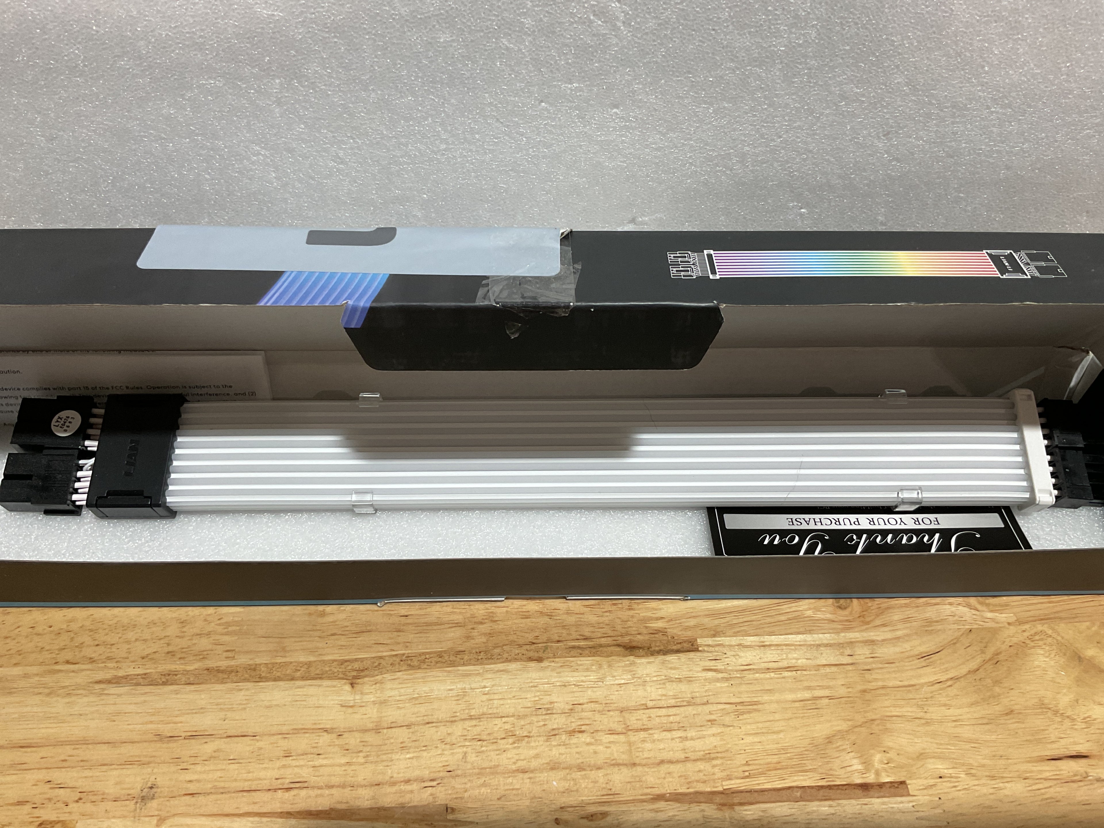 Cable RGB Lian Li Strimer Wireless 8 Pin (PW8-1W) — Extensión de Poder Addressable RGB con Control Inalámbrico 2.4 GHz