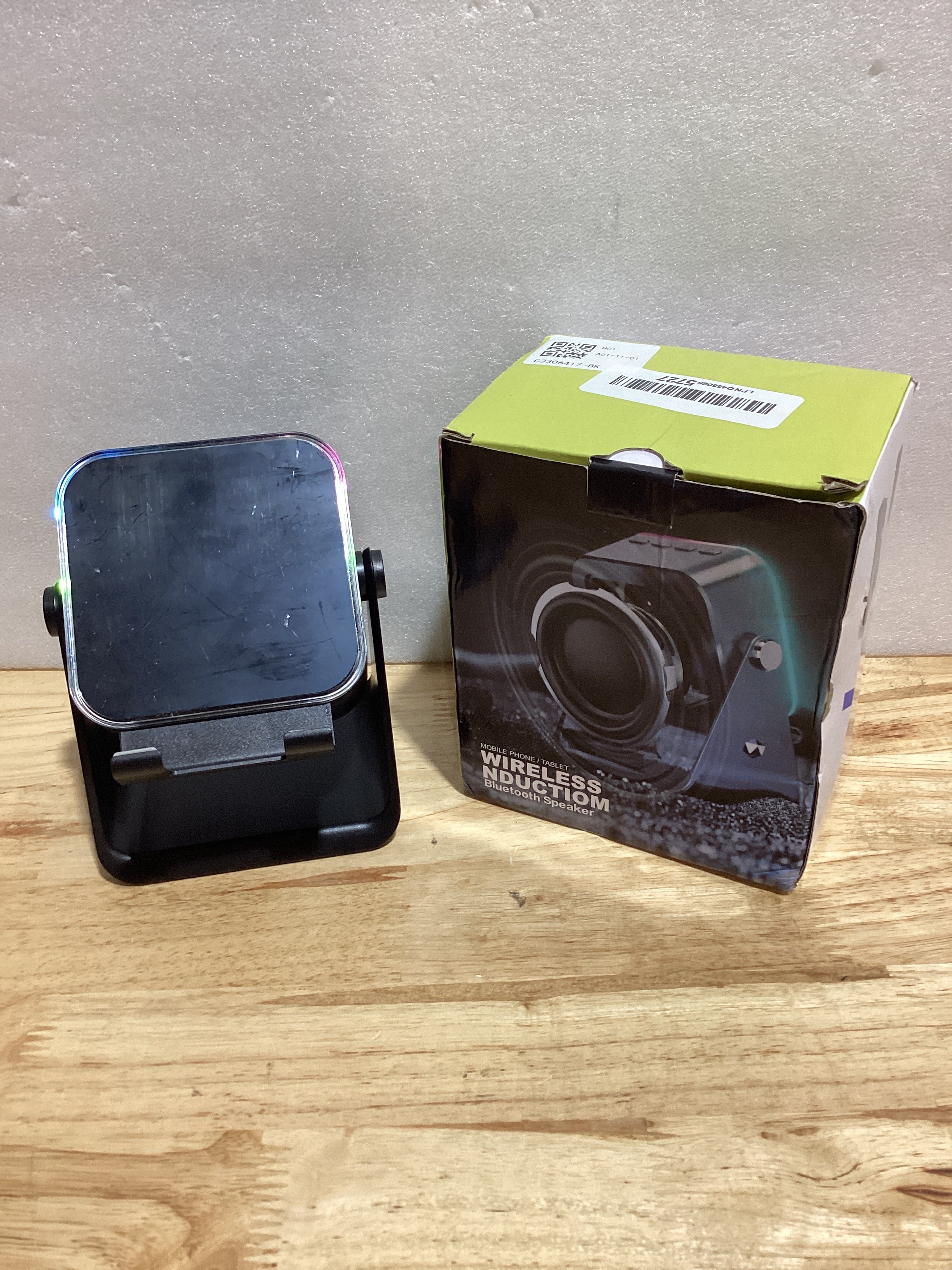 Bocina Bluetooth 5 en 1 con Soporte para Teléfono – Sonido Estéreo, 3500mAh, 8 Luces RGB, Soporte 360° para iPhone/Android/iPad (Negro)