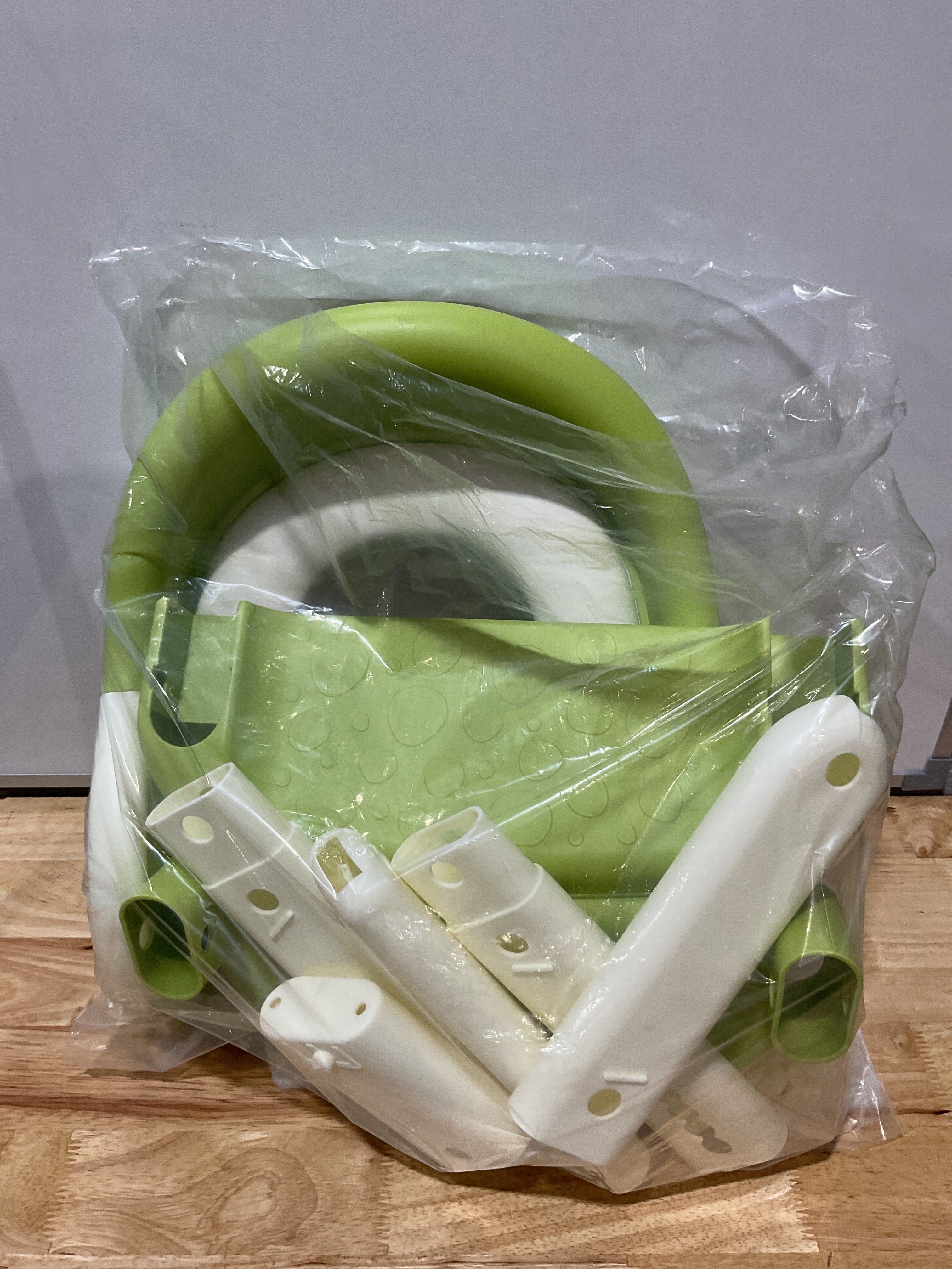 Asiento de Entrenamiento para Baño con Escalera y Diseño Antideslizante (Verde y Blanco)