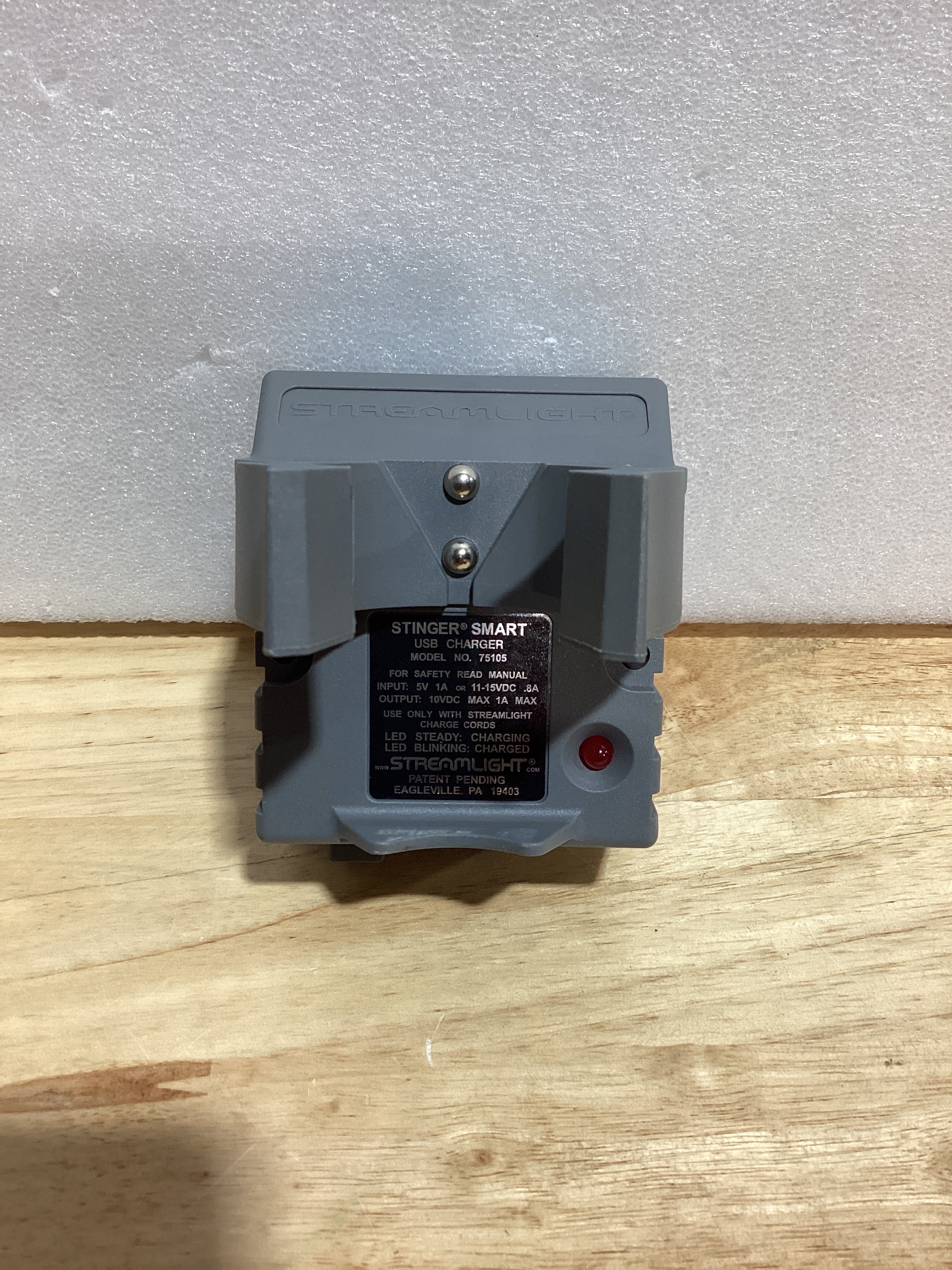 Cargador USB Piggyback Streamlight 74115 — Soporte de Carga para Linterna Serie Strion