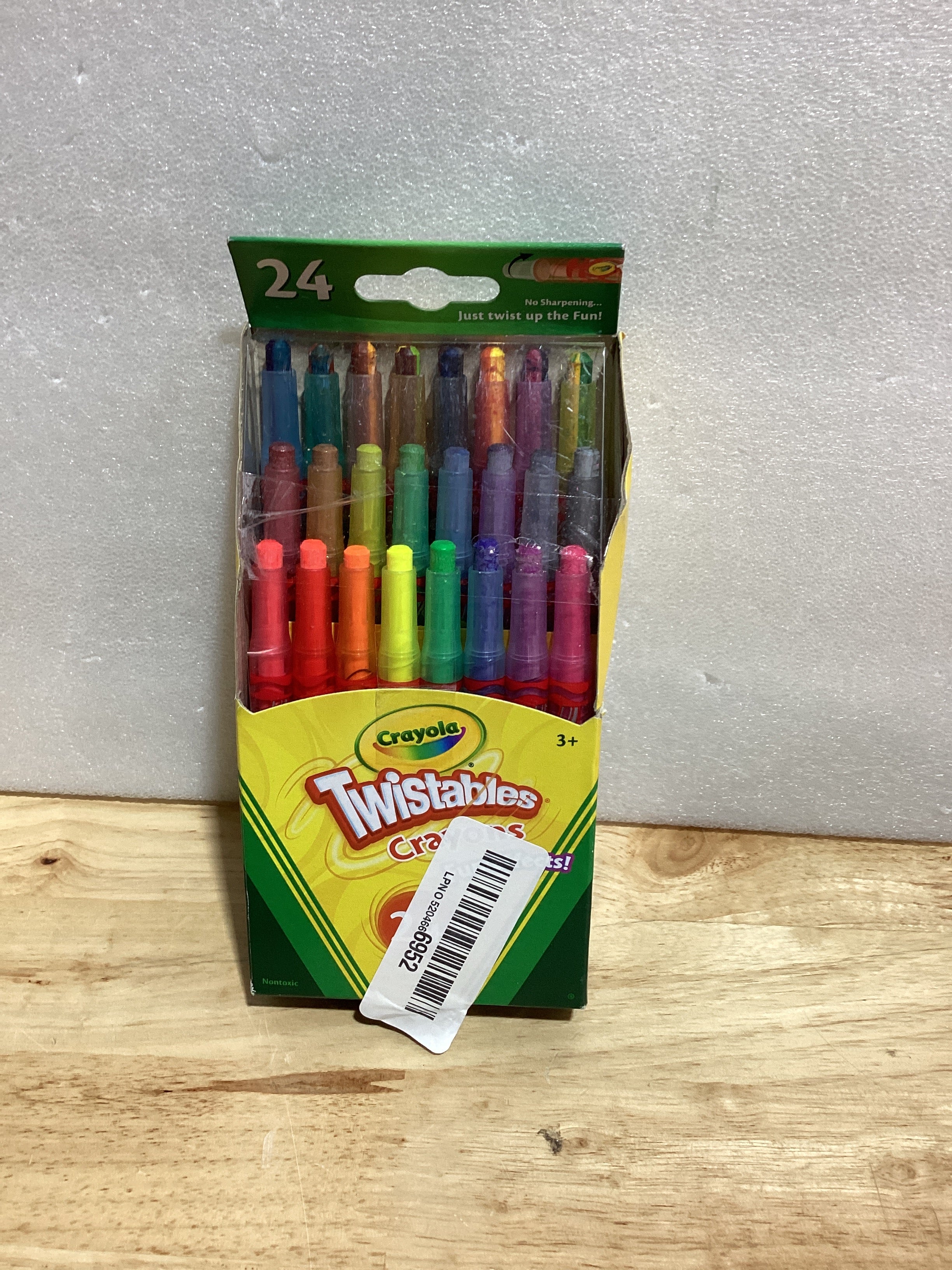 Crayola Twistables - Crayones para niños (24 unidades) sin afilar, suministros para colorear para niños pequeños, menos desorden, relleno de media y regalos navideños para niños y niñas, edades 3, 4
