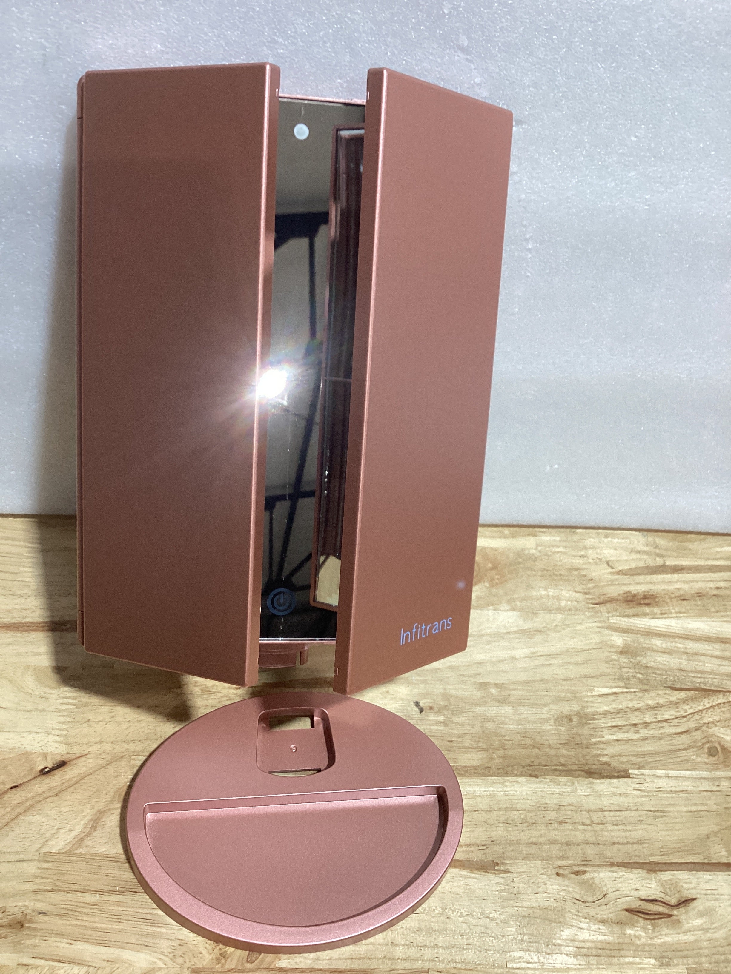 Infitrans Espejo de Maquillaje Trifold con Luces LED – Aumento 1X 2X 3X, Control Táctil, Rotación Ajustable, Doble Fuente de Poder, Portátil