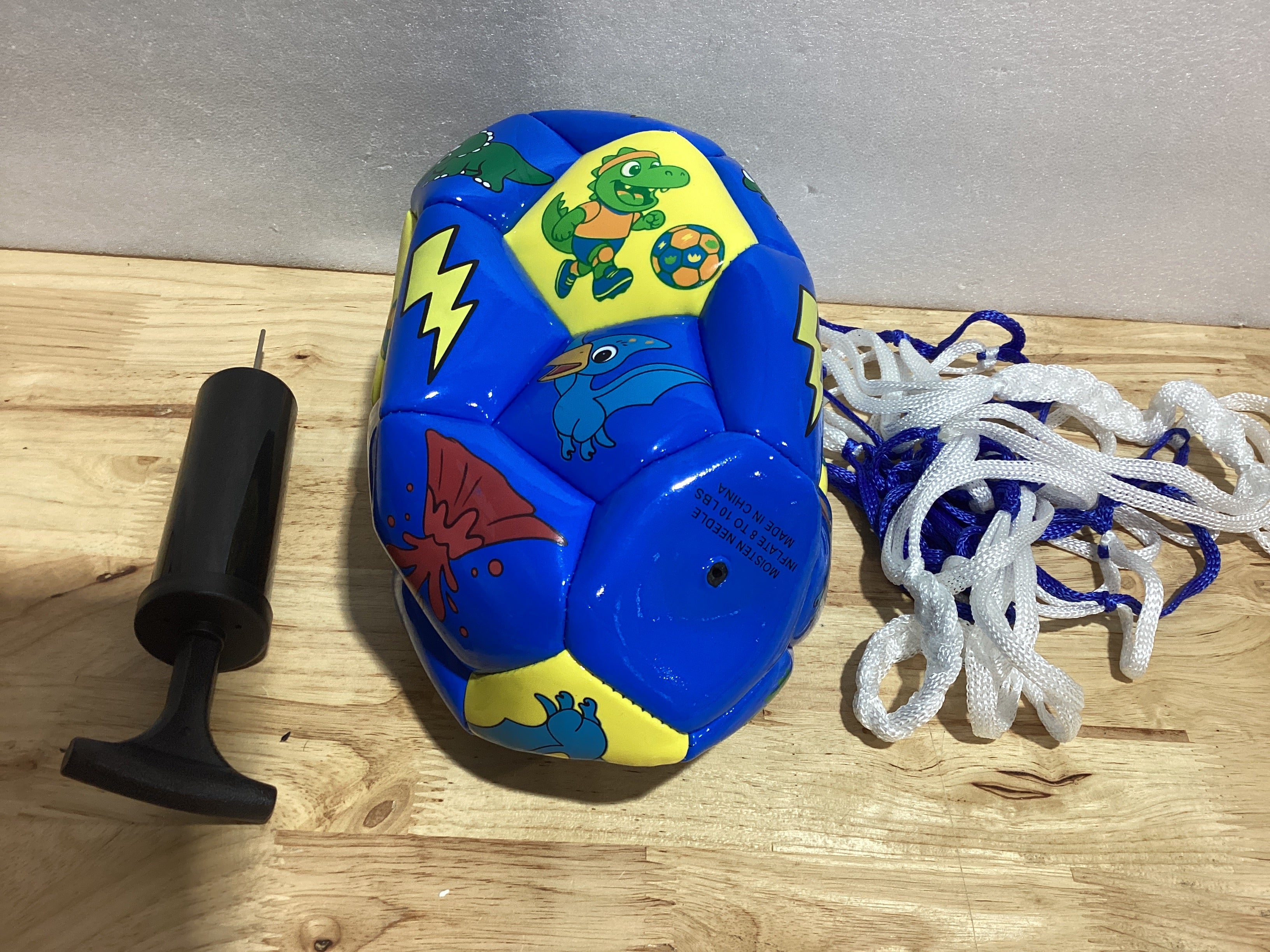 ⚠️ IMÁGENES SON REFERENCIAS, VER BIEN LAS FOTOS — INPODAK Balón de Fútbol Tamaño 2 para Niños, Dinosaurio Azul con Bomba y Bolsa de Malla