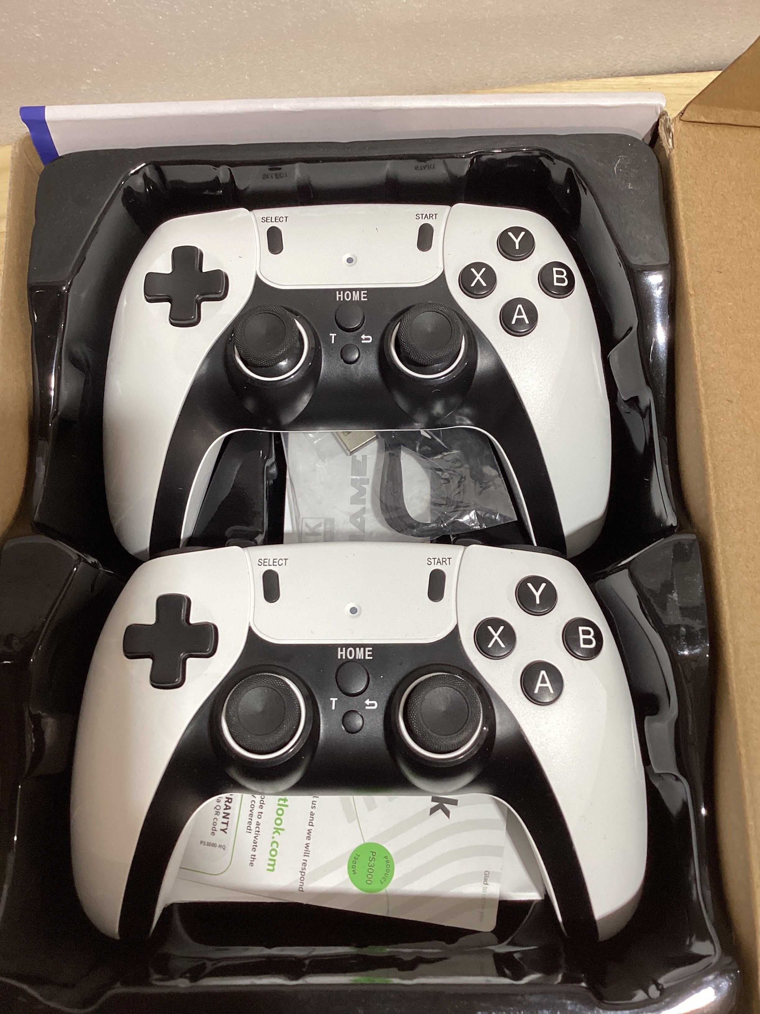 Consola Retro Gaming Pro Inalámbrica con 20,000+ Juegos, 23 Emuladores y 2 Controles 2.4G – 64GB Blanca