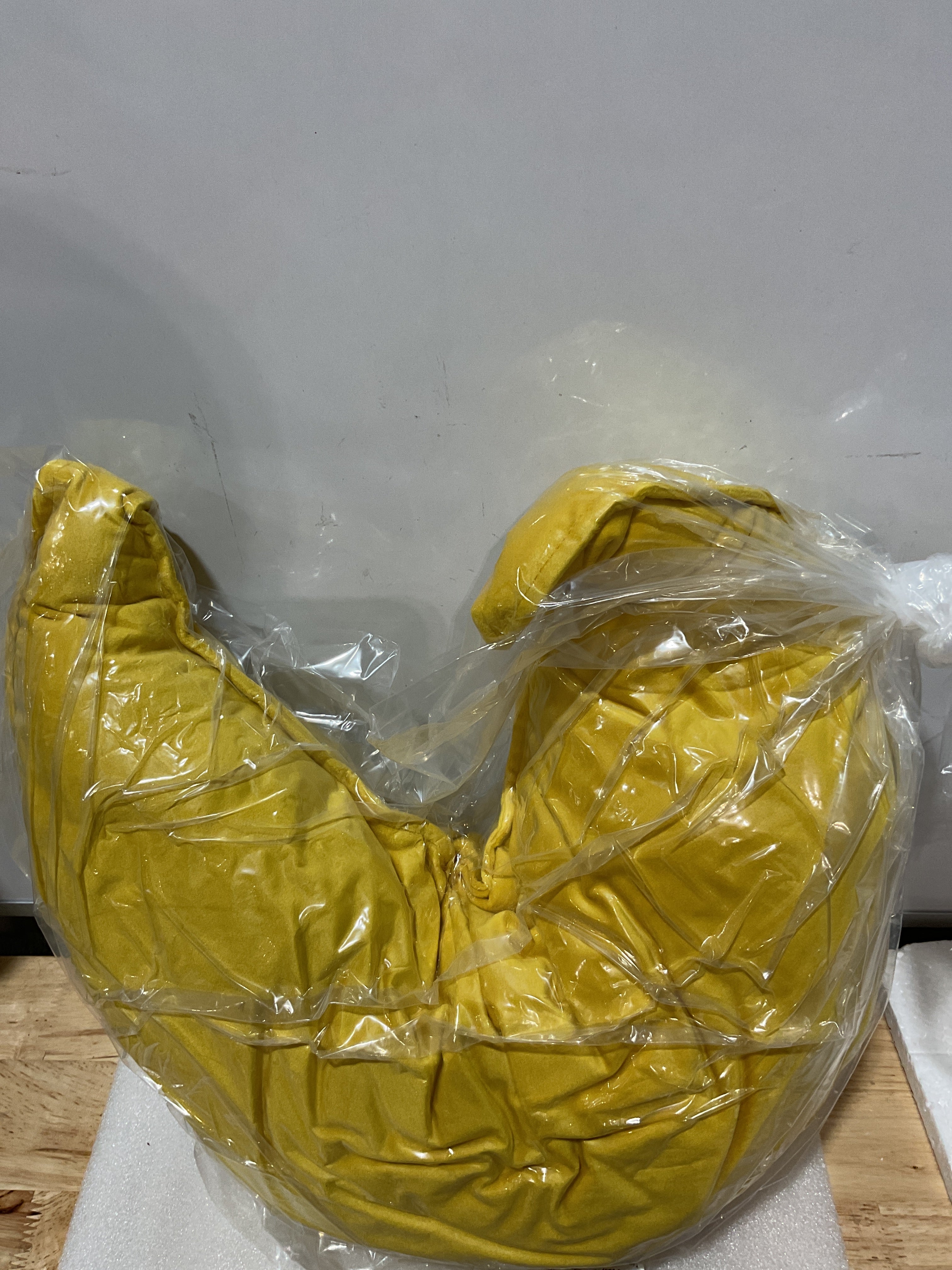 Cojín Decorativo JIKAL en Forma de Luna de Terciopelo Suave – Amarillo para Cuarto Infantil