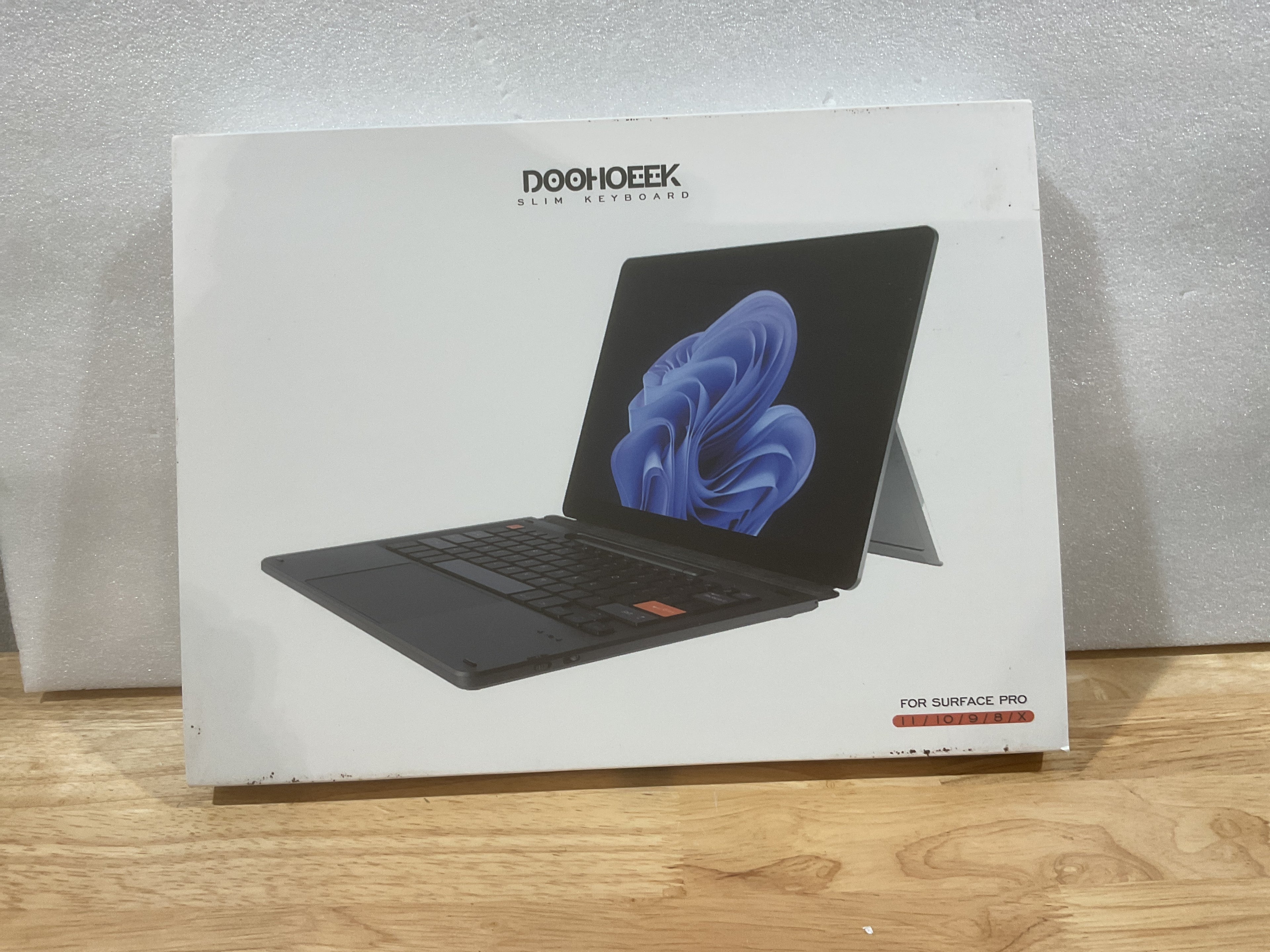 Teclado Doohoeek para Surface Pro 11/10/9/X de 13 pulgadas, Bluetooth con panel táctil y teclas iluminadas, compatible con Surface Pro Copilot+ de 13 pulgadas. Lápiz y tabletas no incluidos. Recargable mediante cable USB-C. 