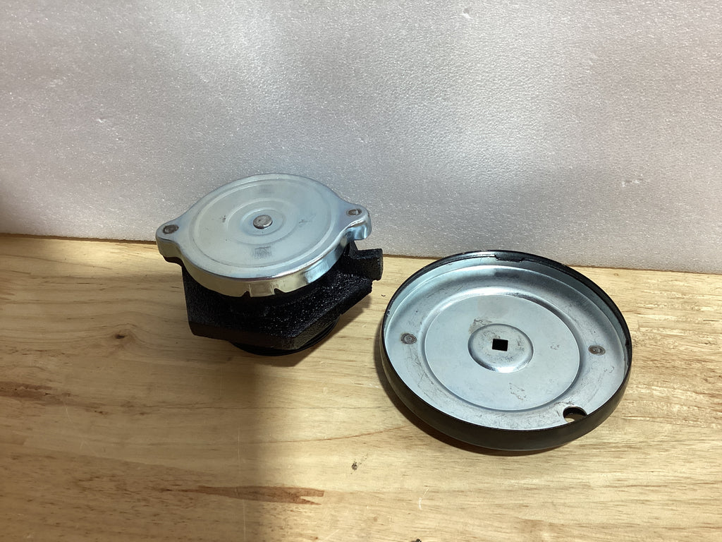 ⚠️ IMPORTANTE: La tapa está despegada, ver fotos — Tapa Ventilada con Cuello Roscado para Tanque de Combustible Diesel, Base 2", Color Negro