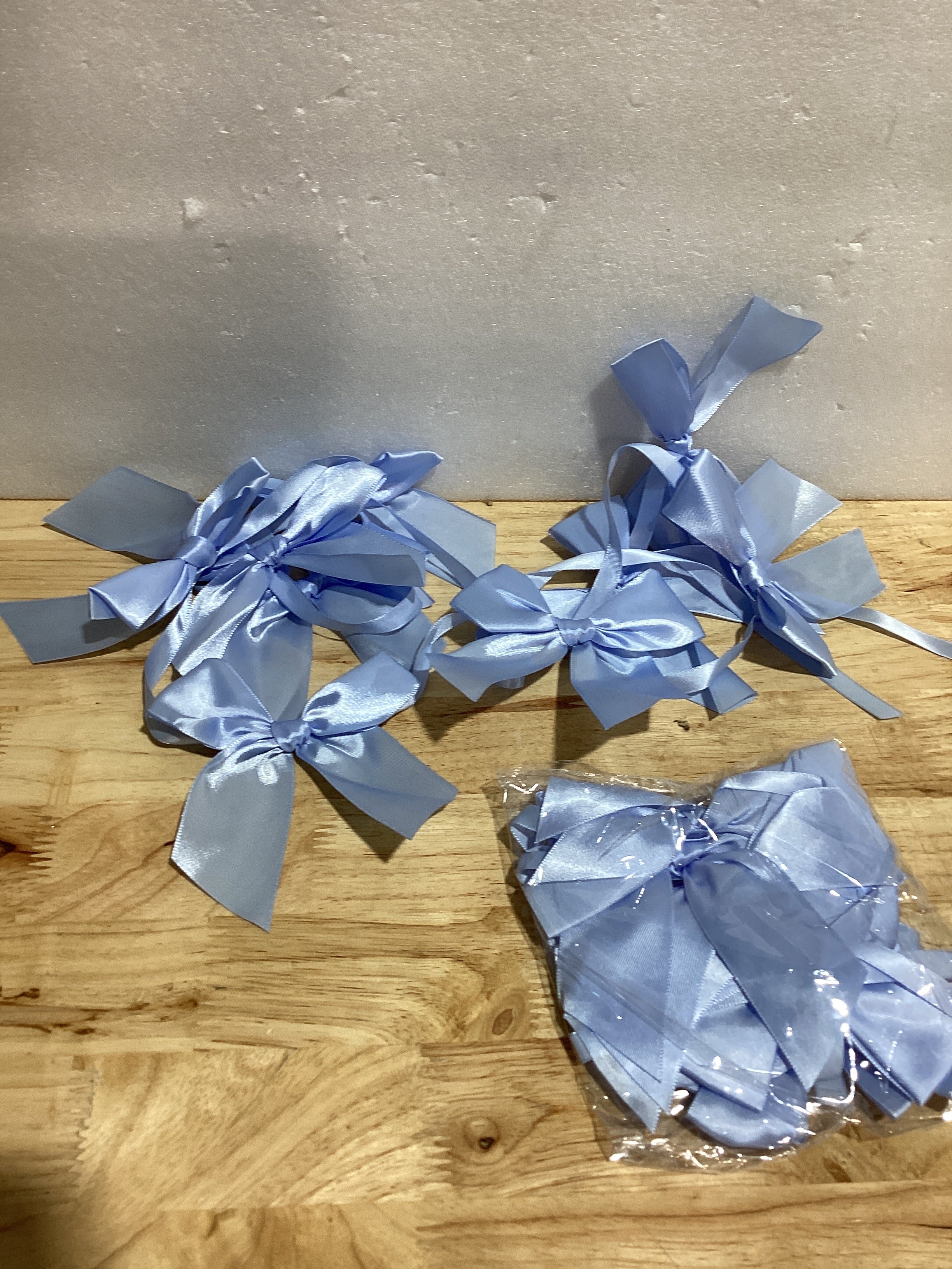 Guirnalda de lazo azul premontada, decoraciones de fiesta listas para colgar de 6 pies para baby baby showers, cumpleaños, revelación de género, no necesita bricolaje, lazos gruesos de satén de seda (azul, 6 pies)