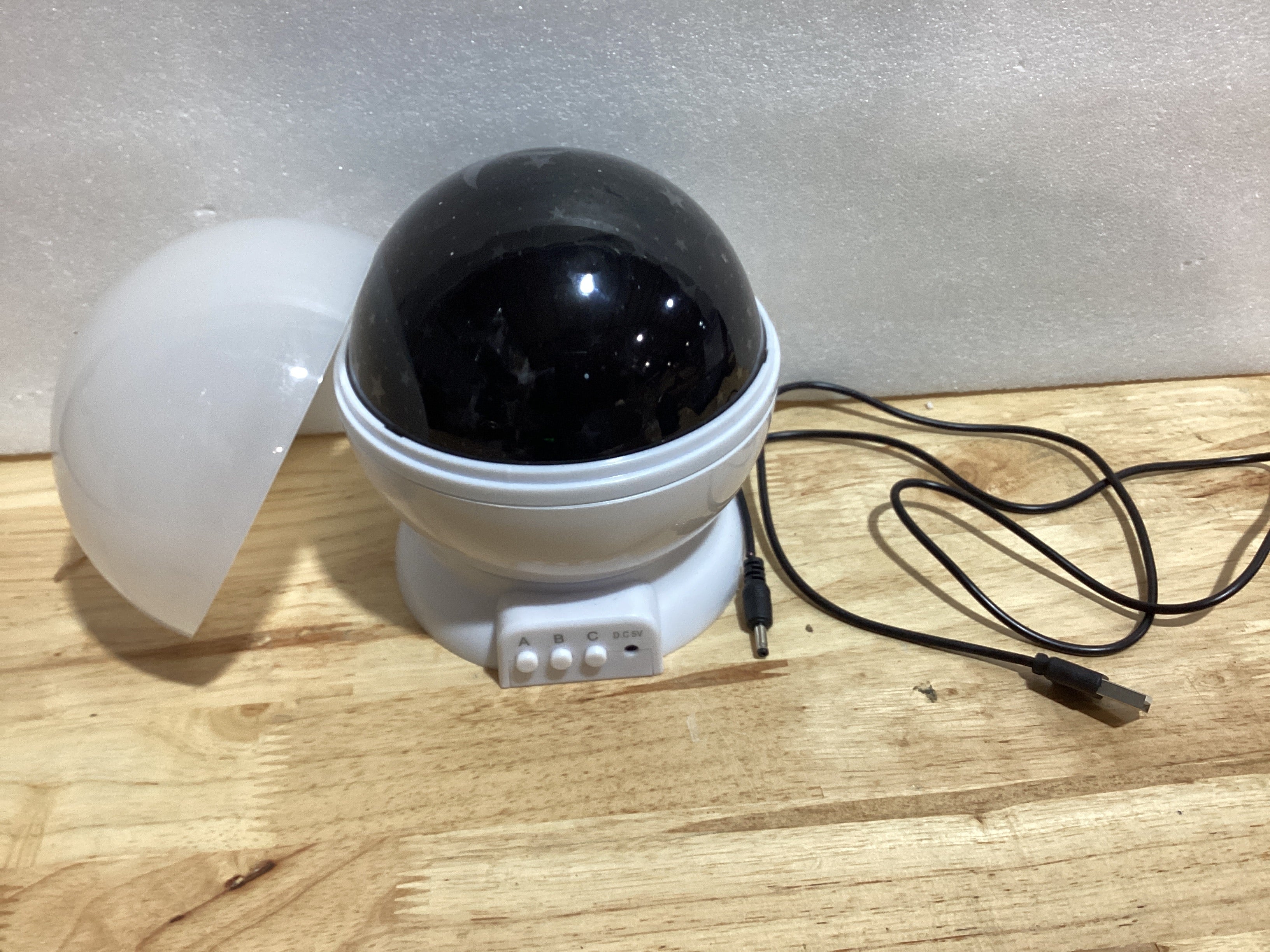 ⚠️ EL CABLE PRESENTA ROTO, NO AFECTA SU FUNCIONAMIENTO | Proyector de Cielo Estrellado, 8 Modos de Color, 4 Lámparas LED, Giratorio 360°