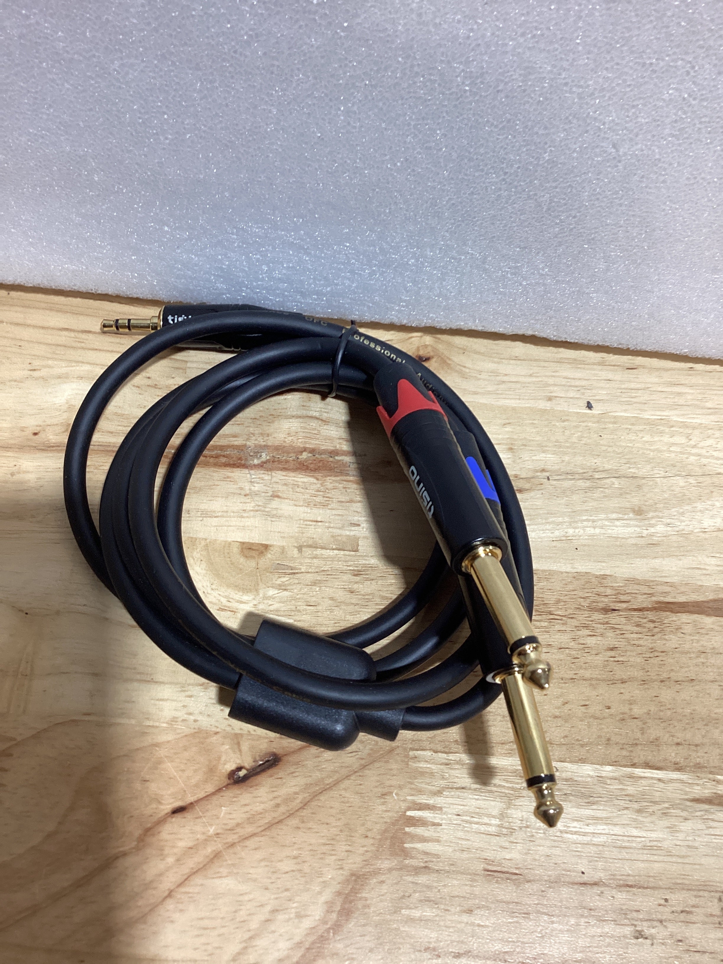 Tisino - Cable TRS estéreo de 1/8" a dual TS mono con divisor en Y de 1/4", cable estéreo con miniconector auxiliar de 3.5 mm a conector de 6.35 mm, 1 metro de longitud