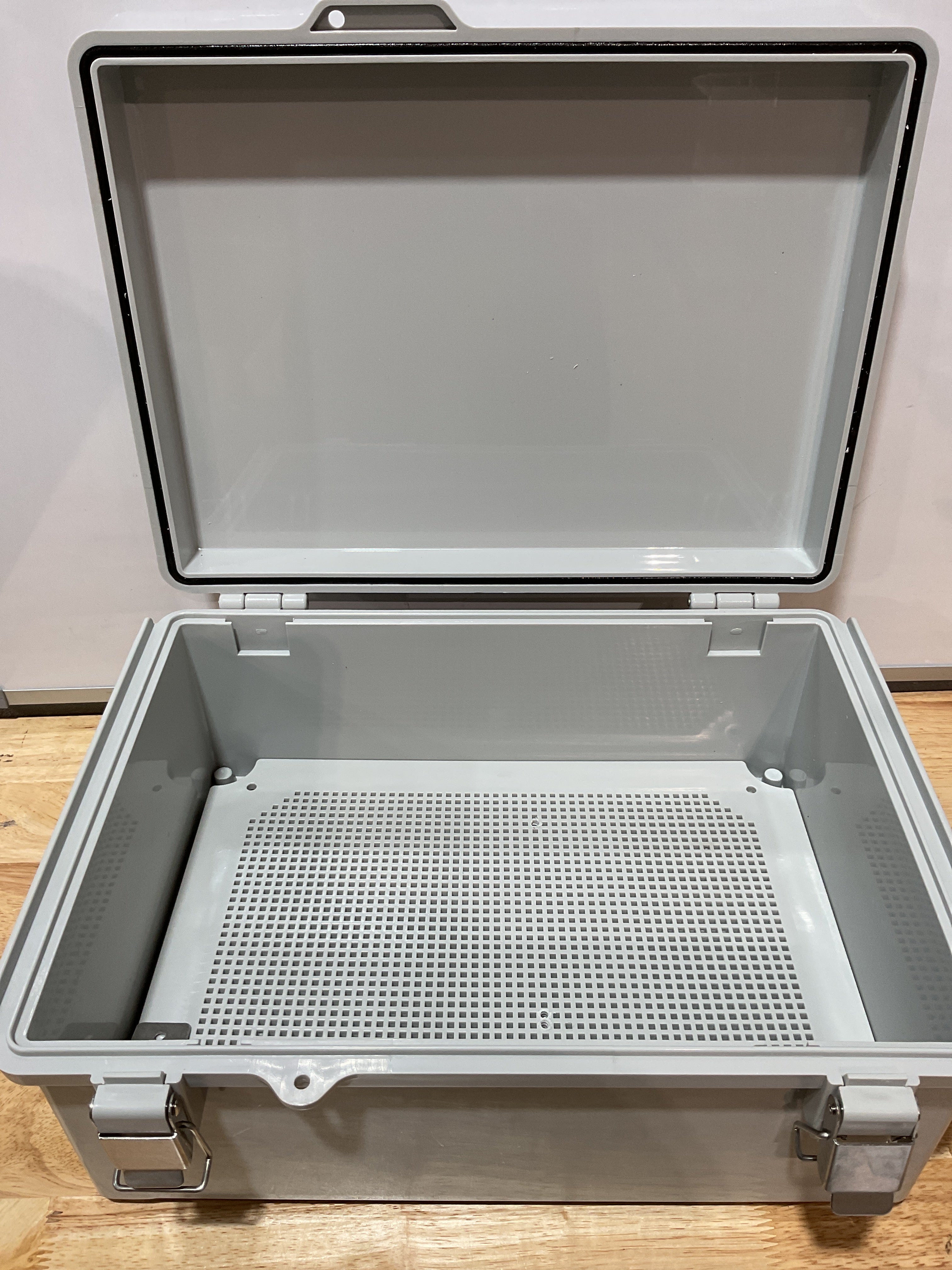 Caja de Conexiones Gratury IP67 – Enclosure Eléctrico Impermeable con Tapa Gris (37×27×15 cm)