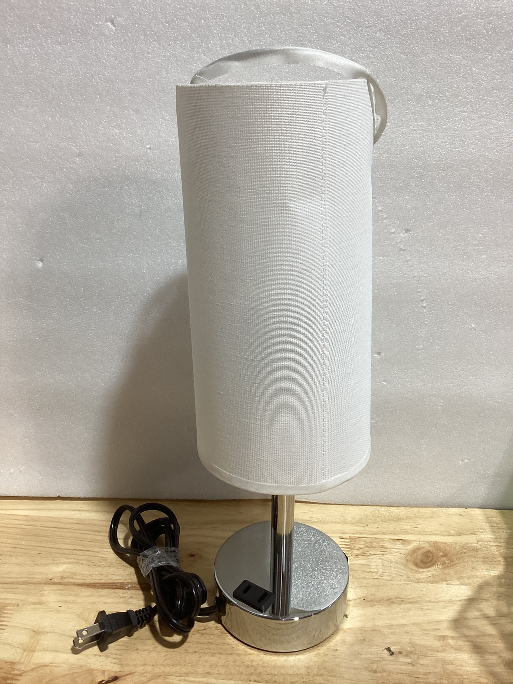 Fenmzee Lámpara de Mesa Táctil Blanca – ⚠️ Aro del Forro Dañado, No Afecta su Funcionamiento, Ver Fotos – 3 Niveles, USB-C, USB-A, Toma AC, LED Incluida