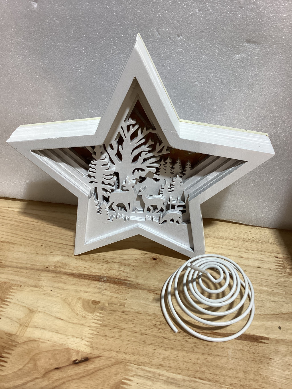 Beeveer Adorno para la Punta del Árbol de Reno de Navidad Iluminado de Madera Rústica Estrella del País de las Maravillas Decoración Blanca Hueca Estrella de Belén Ciervo del Bosque LED Ornamento 3D