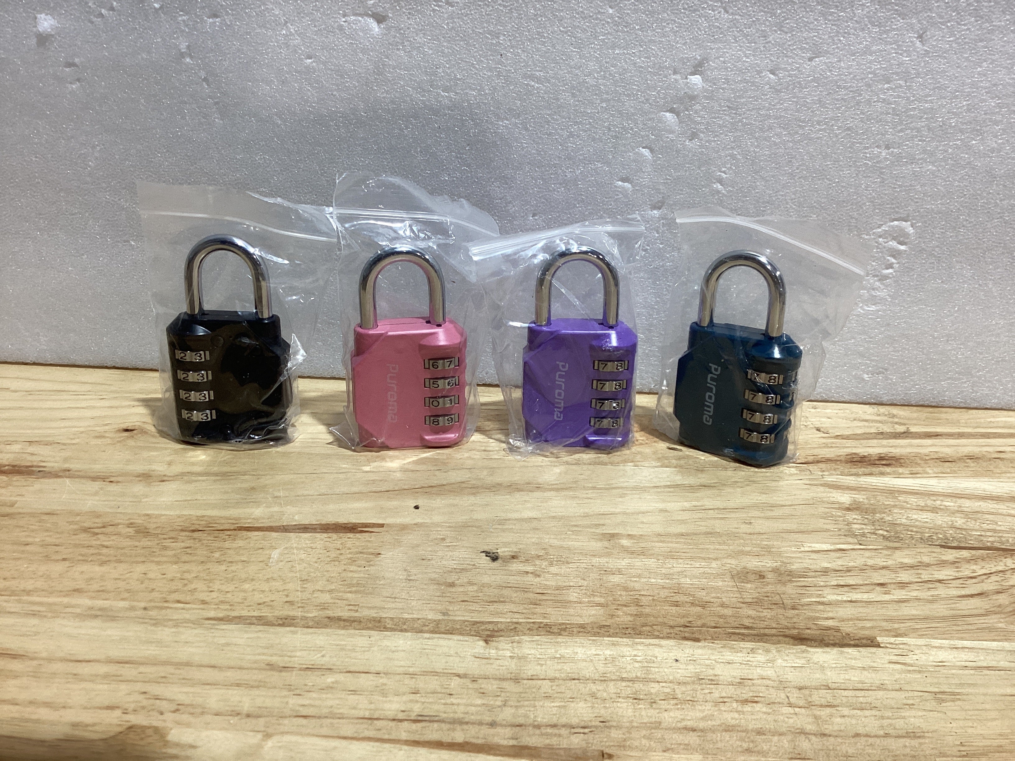 Puroma Paquete de 4 candados de combinación de 4 dígitos impermeables para casilleros de gimnasio, cajas de herramientas, puertas, vallas, almacenamiento, taquilla deportiva, gabinetes