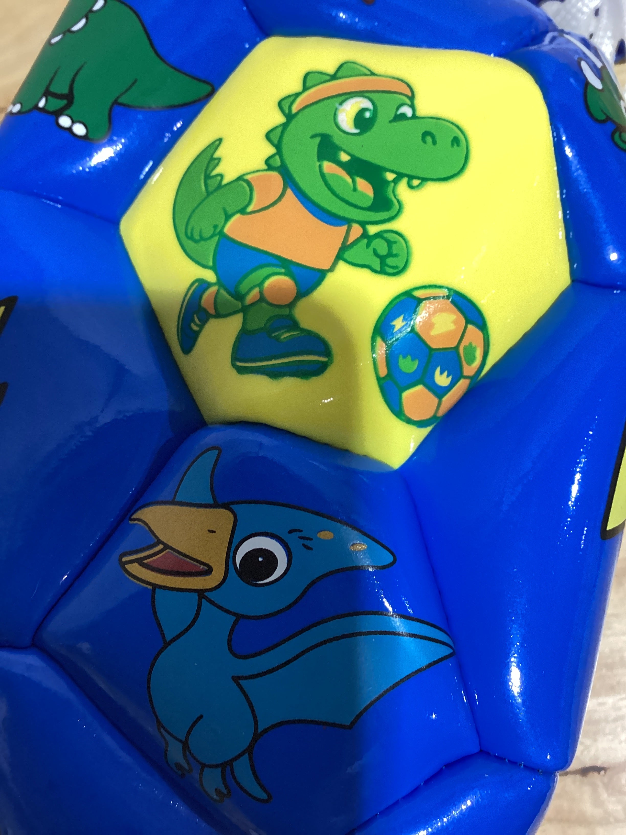 ⚠️ IMÁGENES SON REFERENCIAS, VER BIEN LAS FOTOS — INPODAK Balón de Fútbol Tamaño 2 para Niños, Dinosaurio Azul con Bomba y Bolsa de Malla
