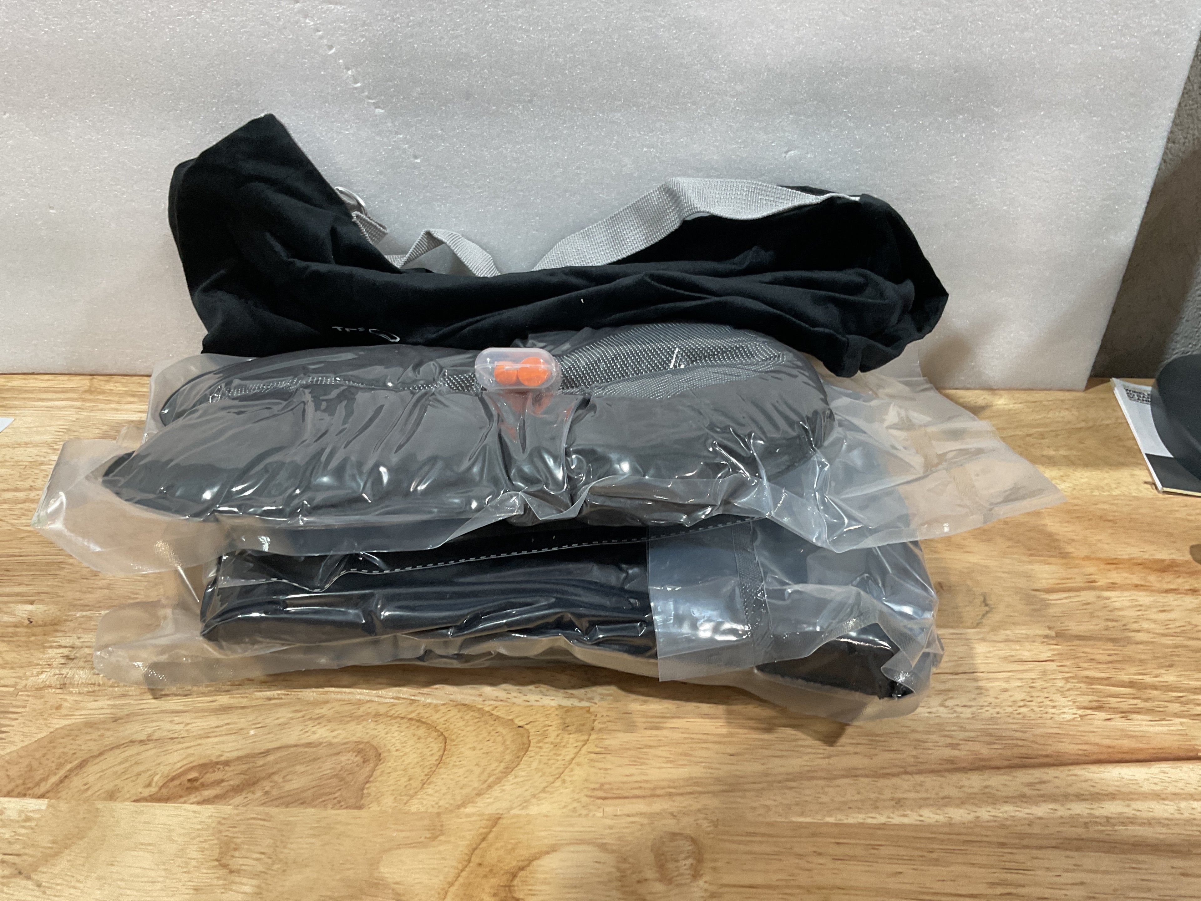 Set de Almohada Cervical y Cobija de Viaje con Máscara de Sueño – Memory Foam